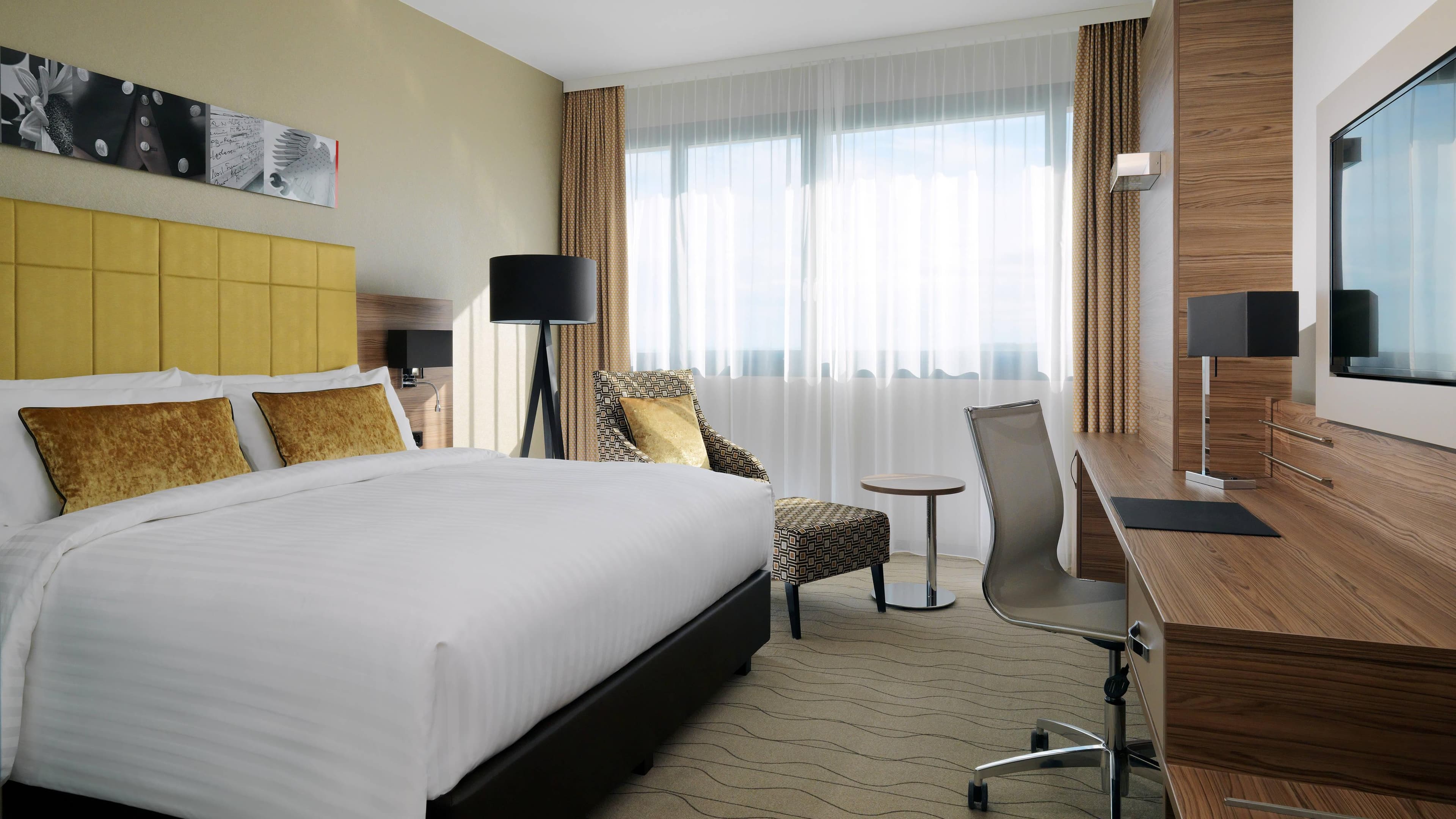 Bonn Marriott Hotel - Image 2