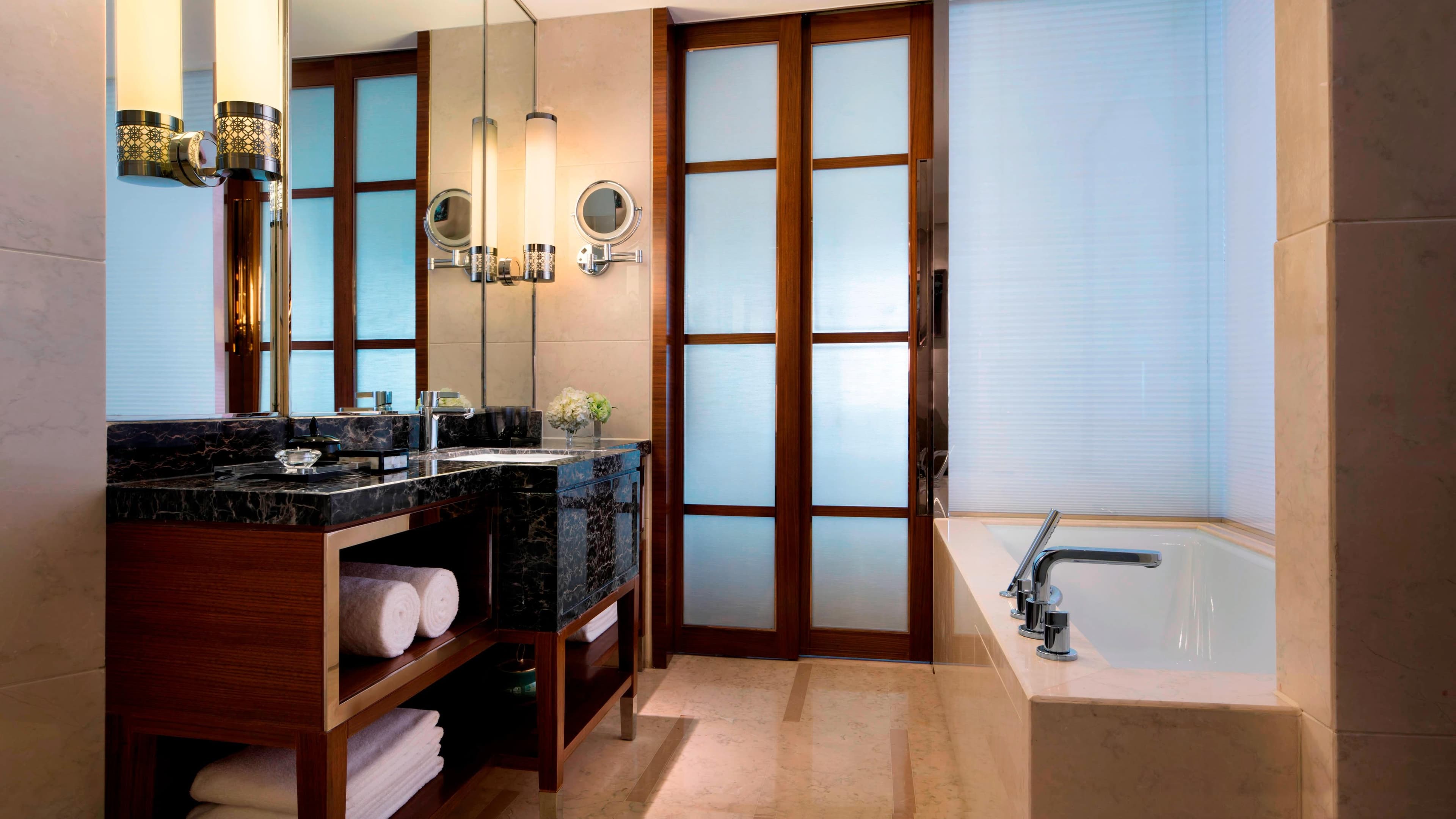 Deluxe Room - Image 3