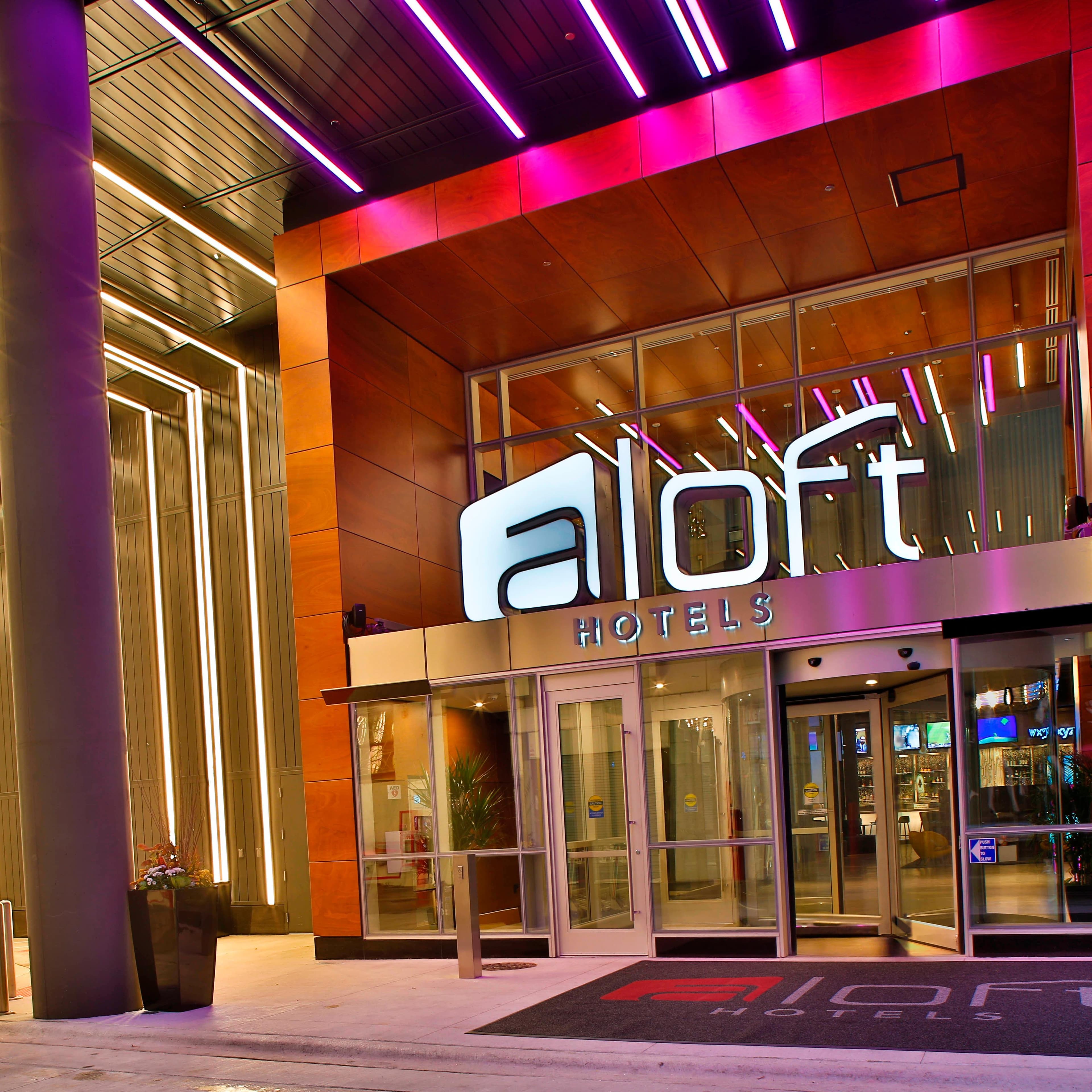 Aloft Chicago Mag Mile - Image 1