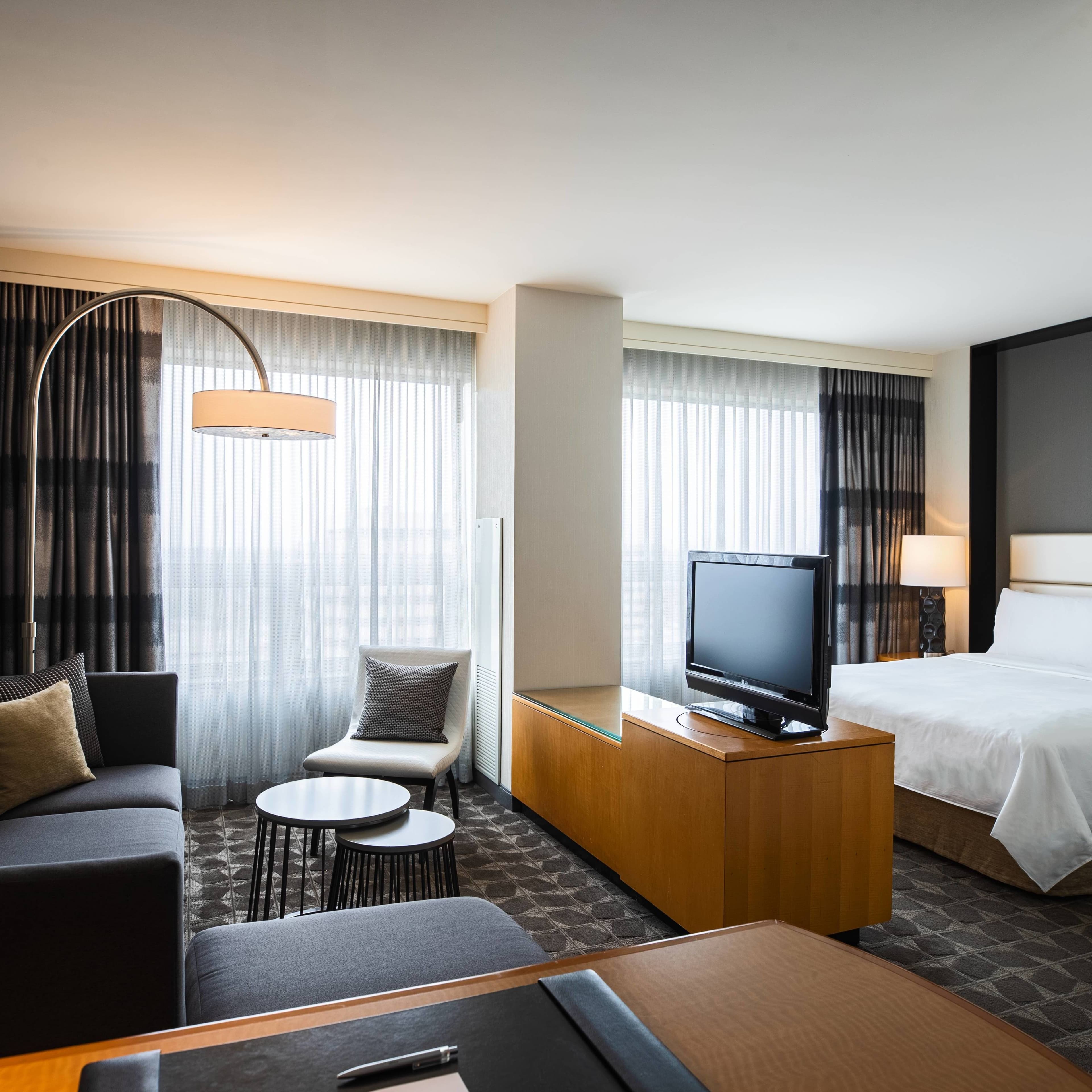 Renaissance Chicago O'Hare Suites Hotel - Image 1