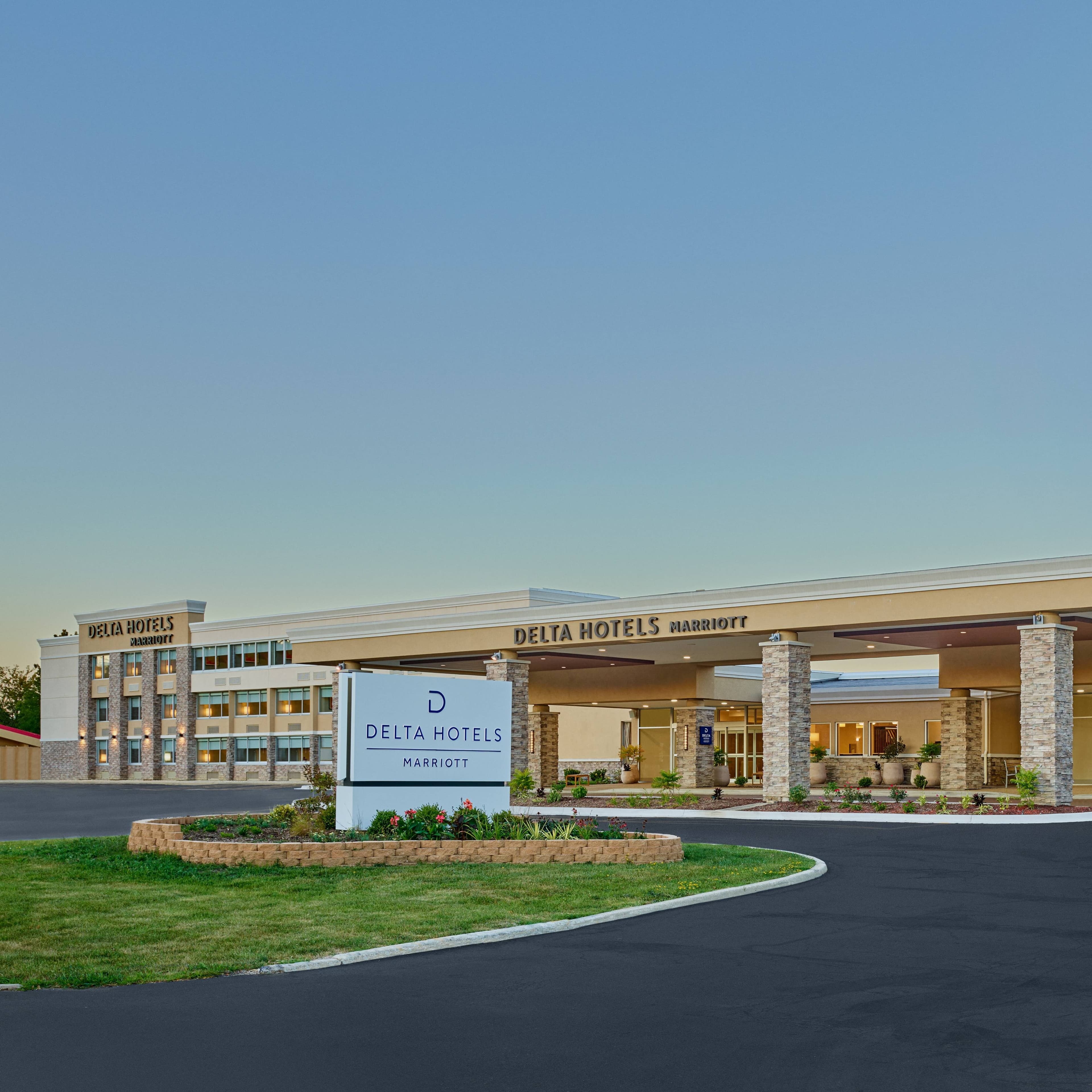 Delta Hotels Chicago Willowbrook - Image 1