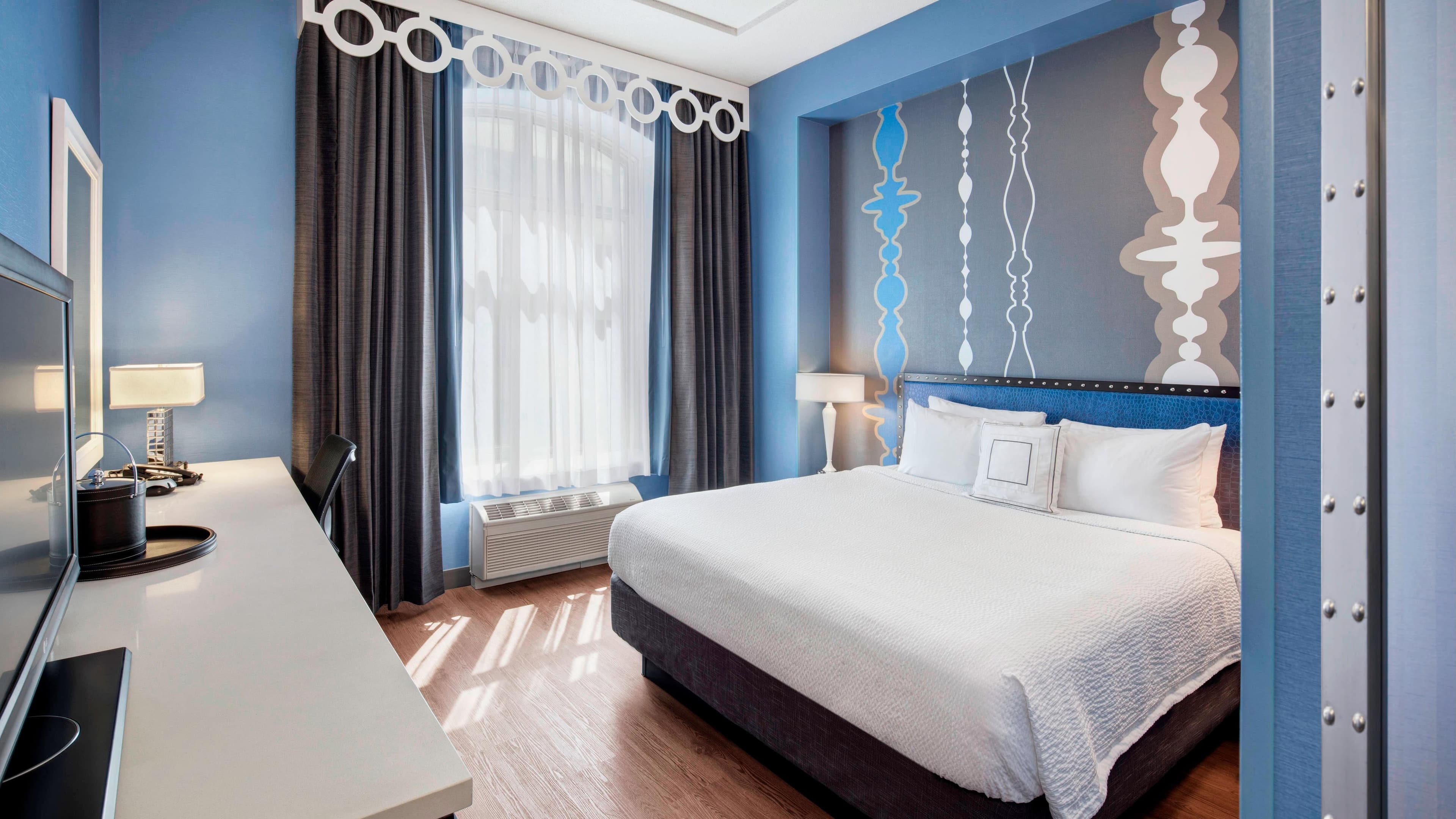 Fairfield Inn & Suites Chicago Downtown/Magnificent Mile - Image 4