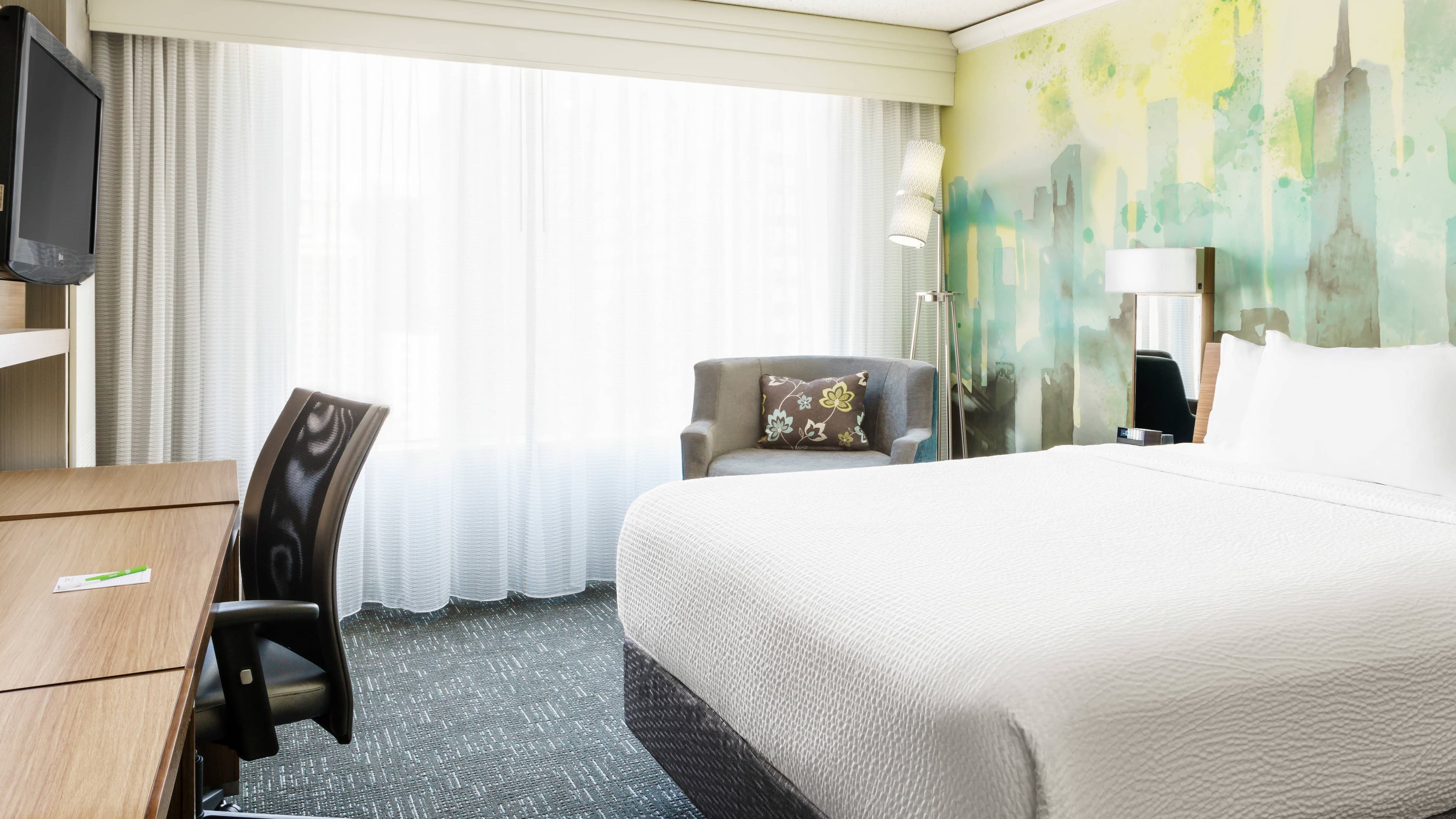 Holiday Inn Express Chicago - Magnificent Mile — 33