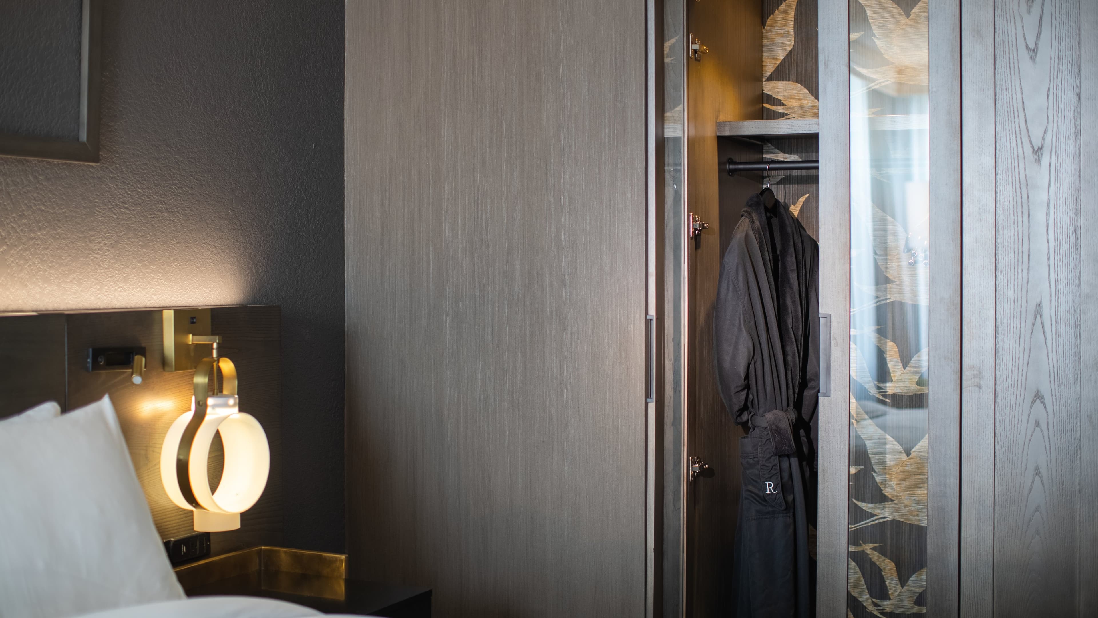 Renaissance Chicago North Shore Hotel - Image 4