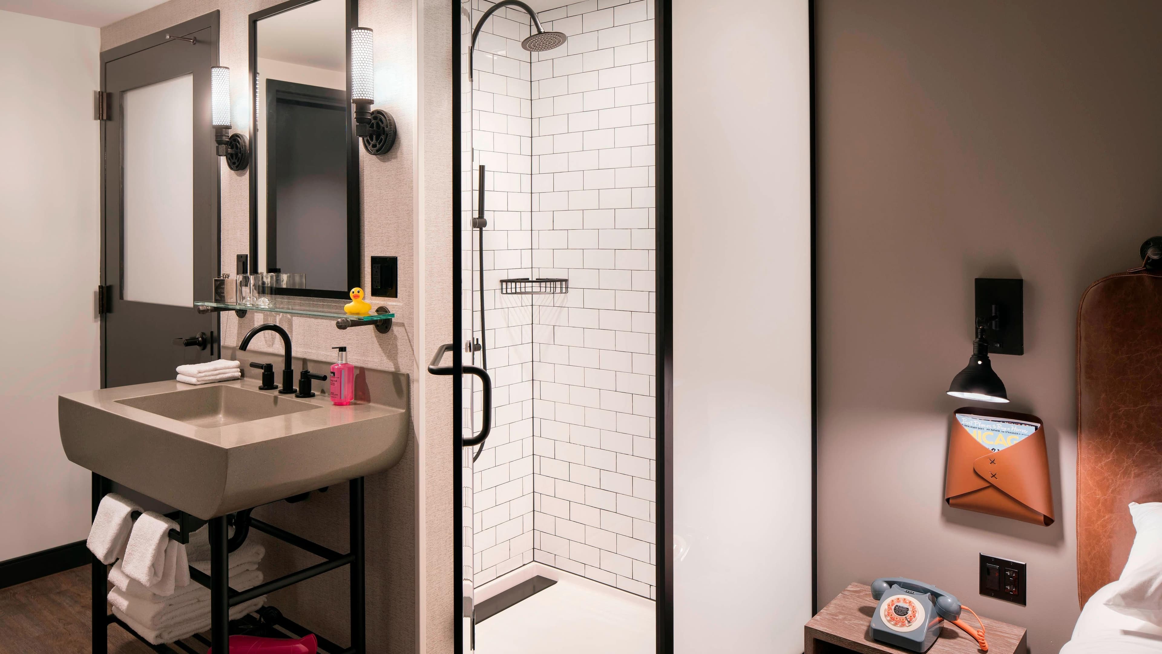 Moxy Chicago Downtown — 6
