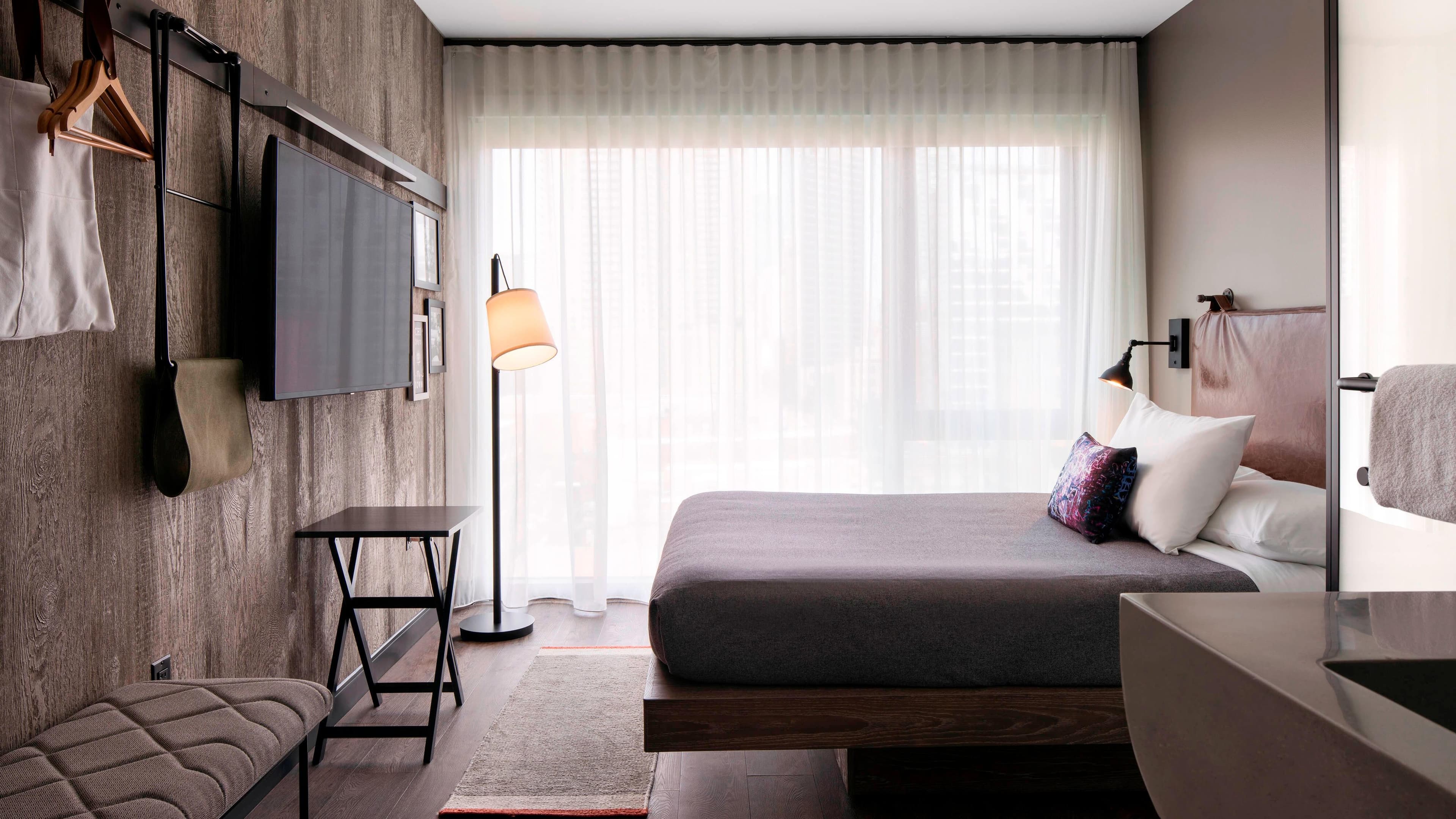 Moxy Chicago Downtown - Image 2