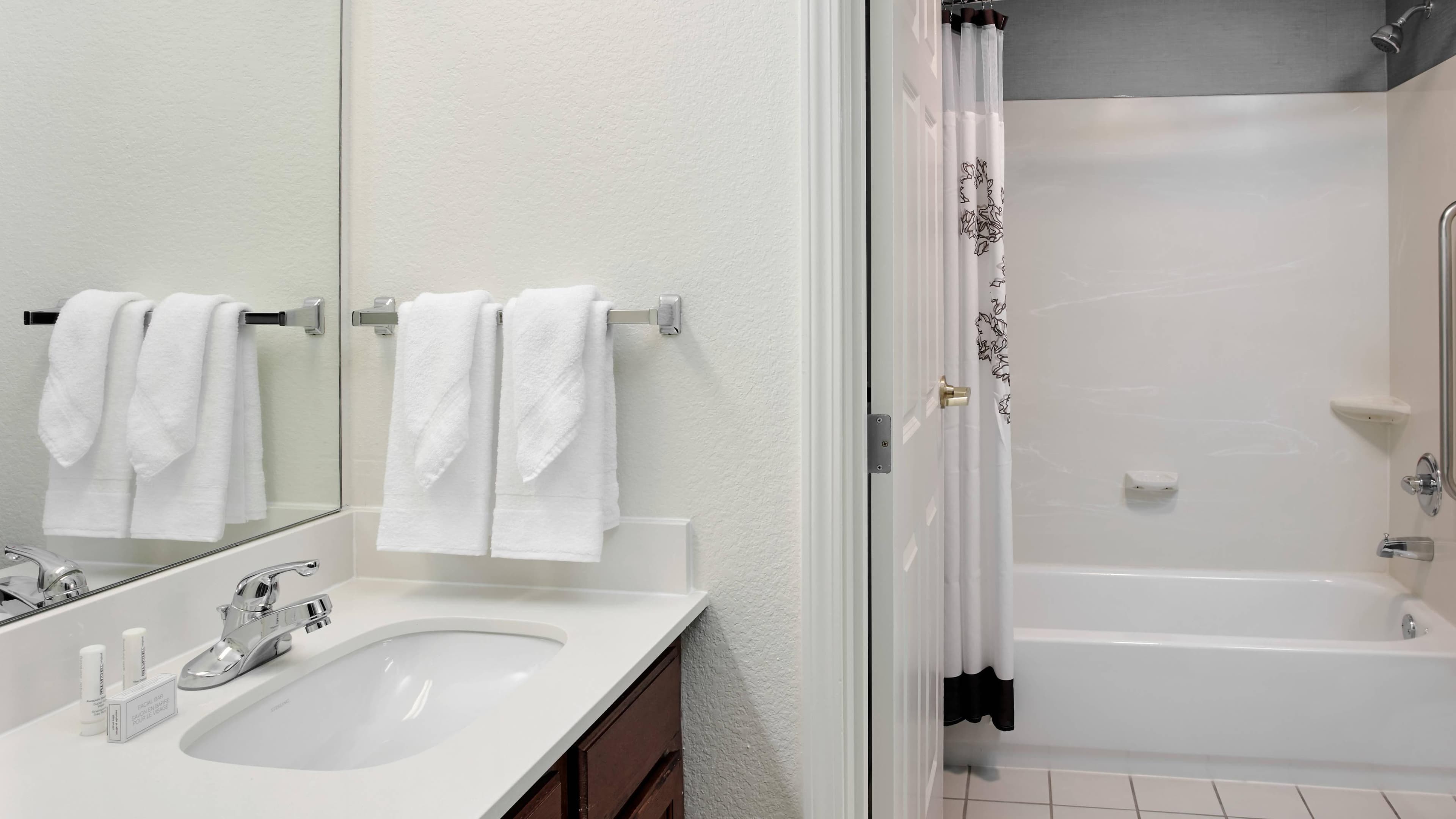 1 Bedroom Suite - Image 5