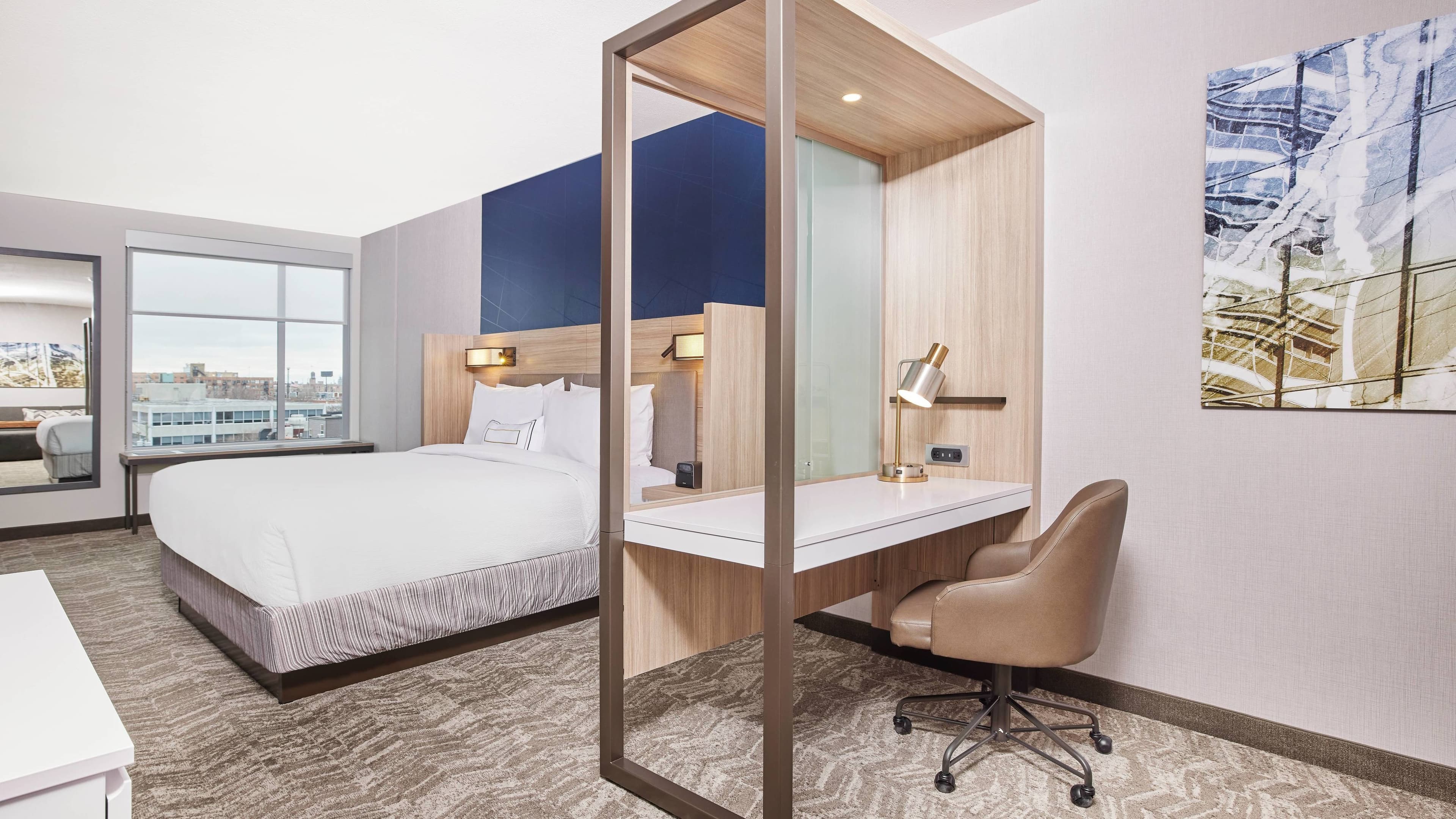 Suite - Image 1