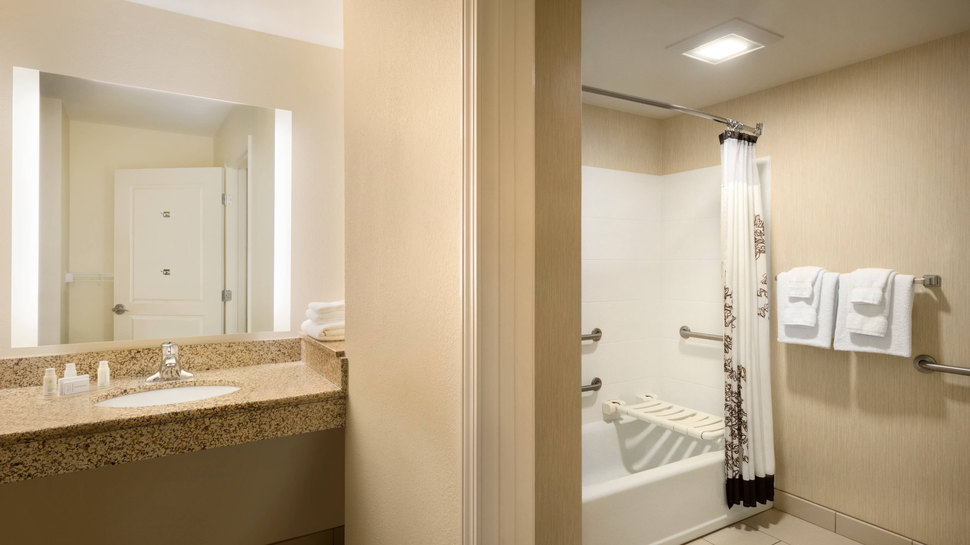 1 Bedroom 2 room Suite - Image 5