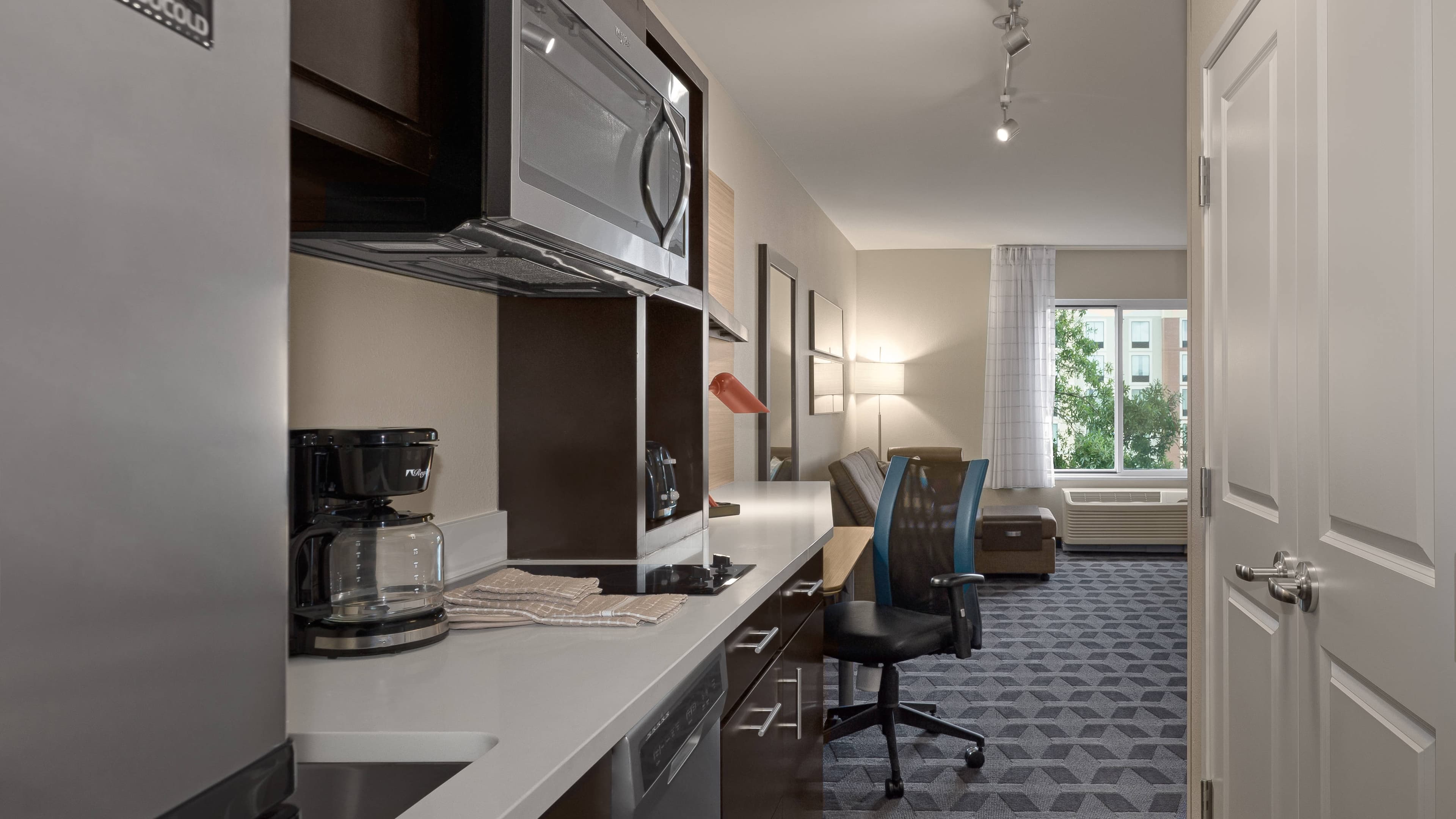 TownePlace Suites Charleston Mt. Pleasant - Image 3