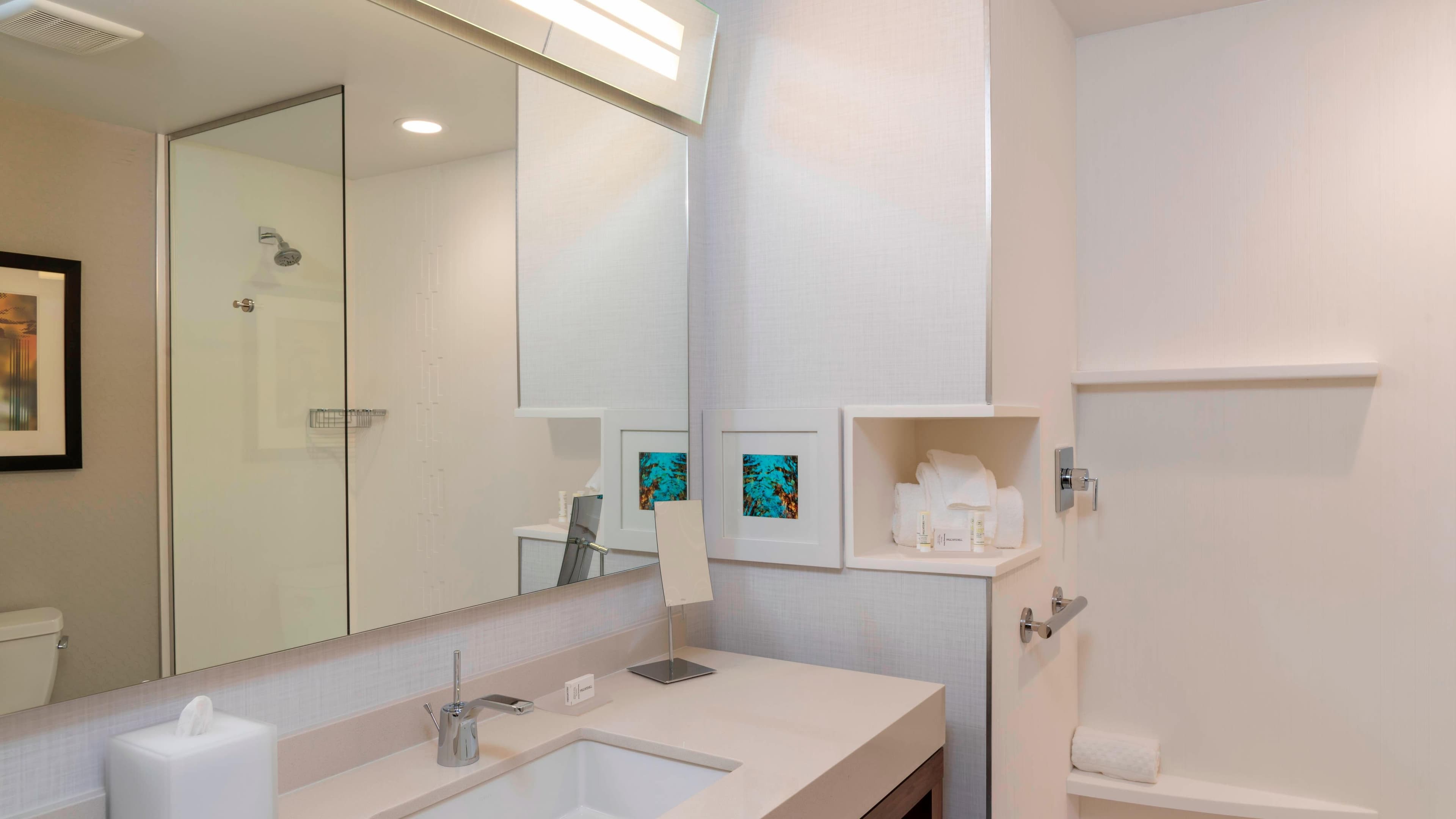 Holiday Inn Express & Suites Elyria - Image 5