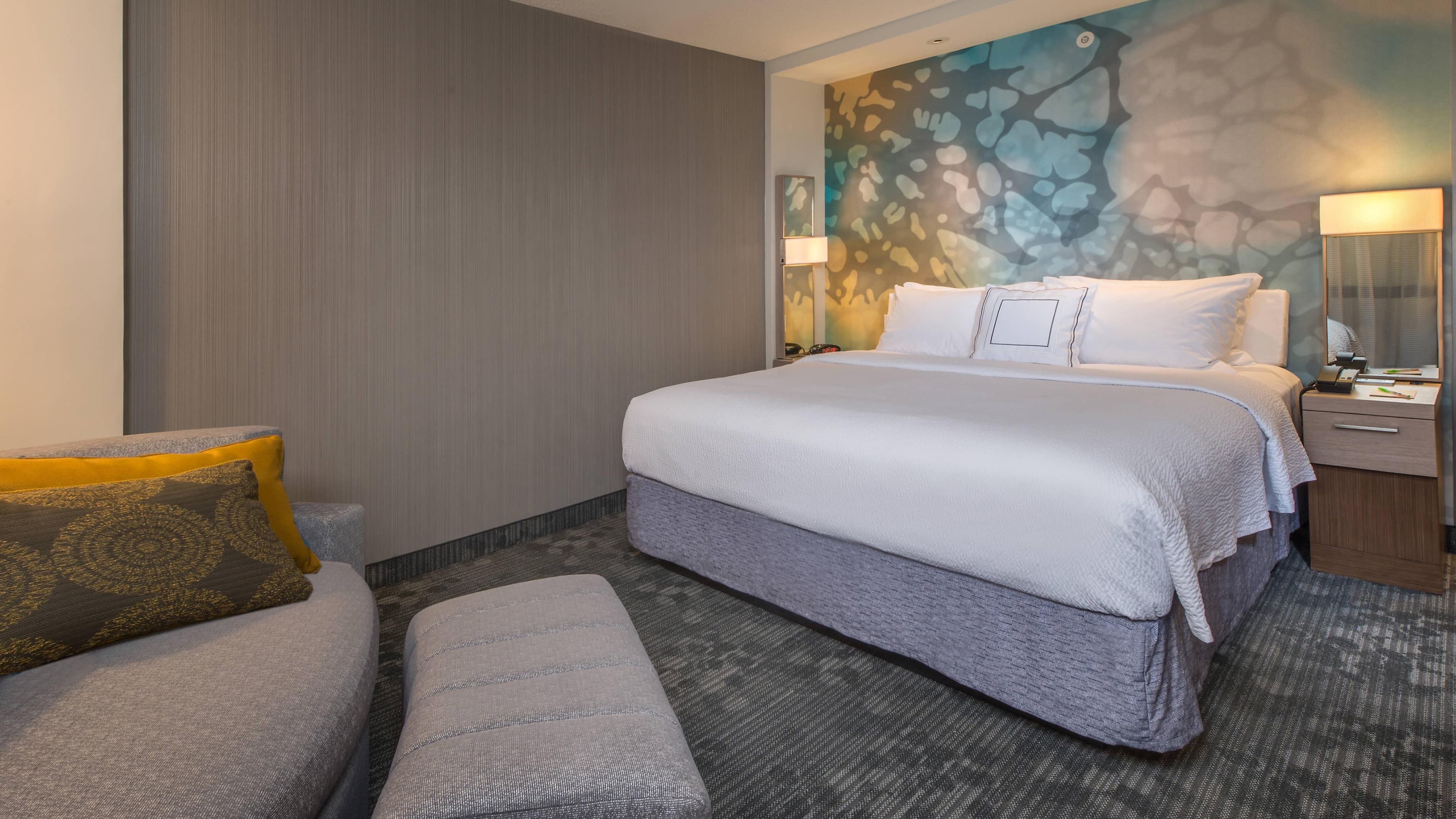 Holiday Inn Express & Suites Elyria - Image 3