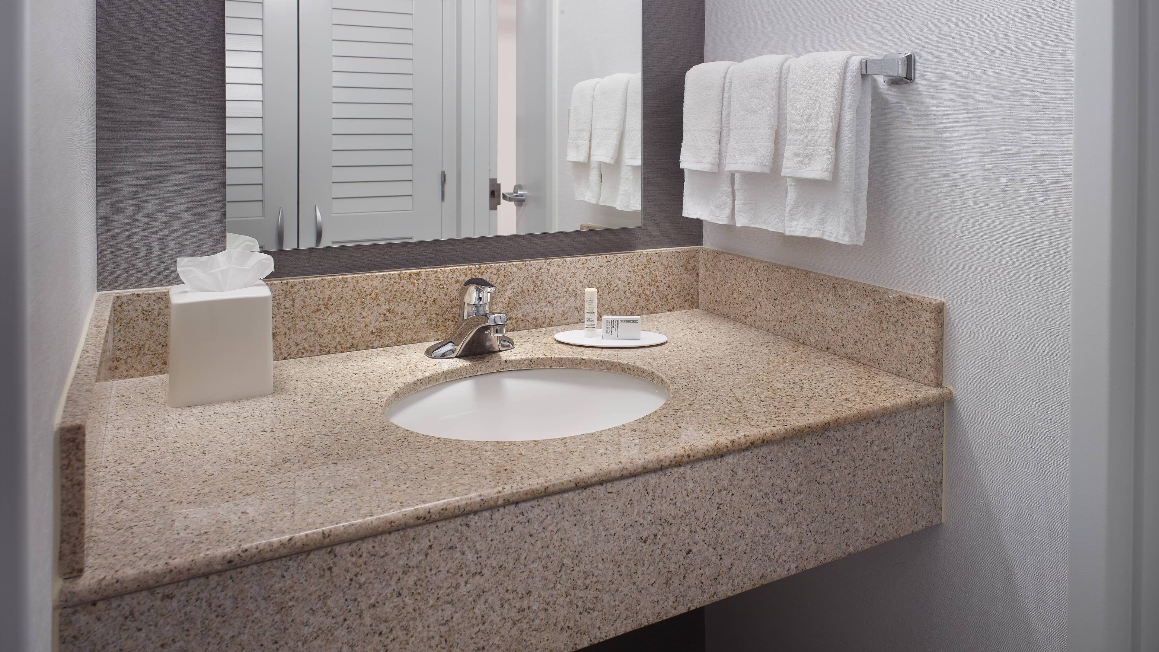 Holiday Inn Express & Suites Charlotte- Arrowood - Image 4