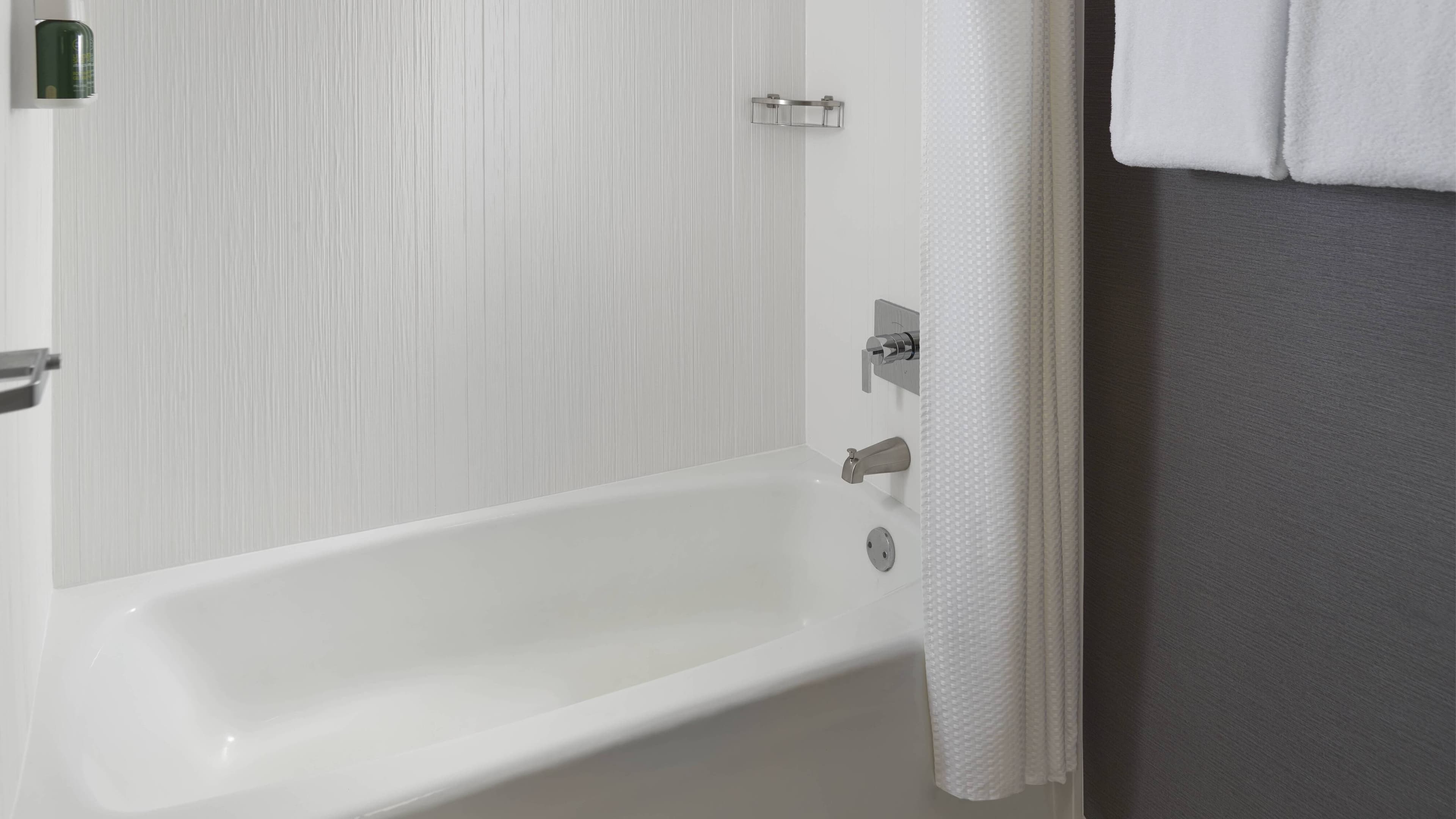 Holiday Inn Express & Suites Charlotte- Arrowood - Image 5