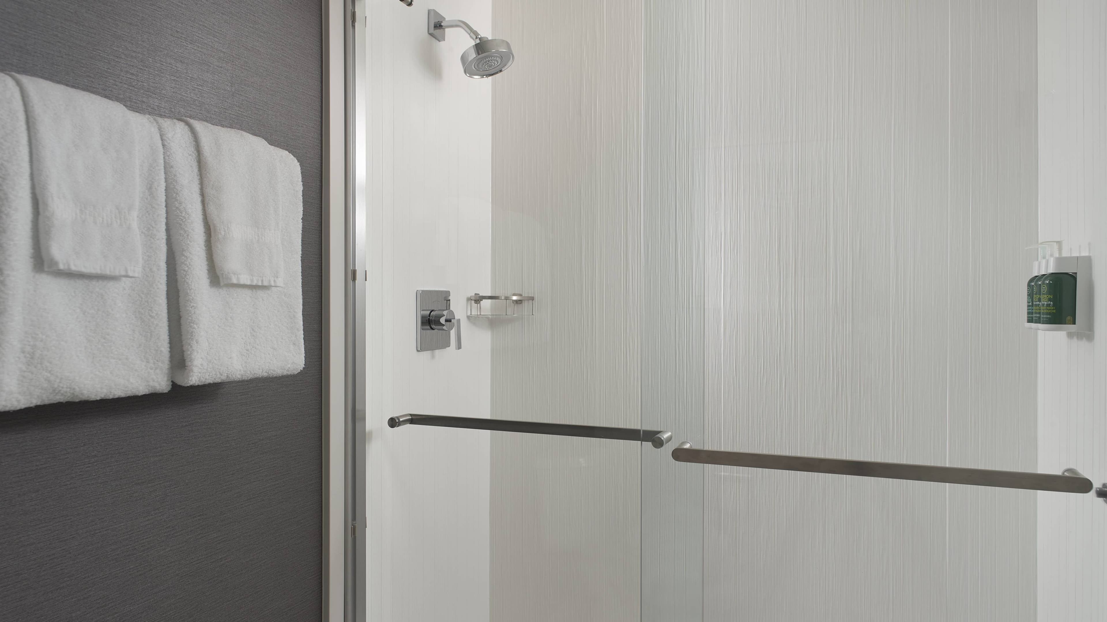 Holiday Inn Express & Suites Charlotte- Arrowood — 6