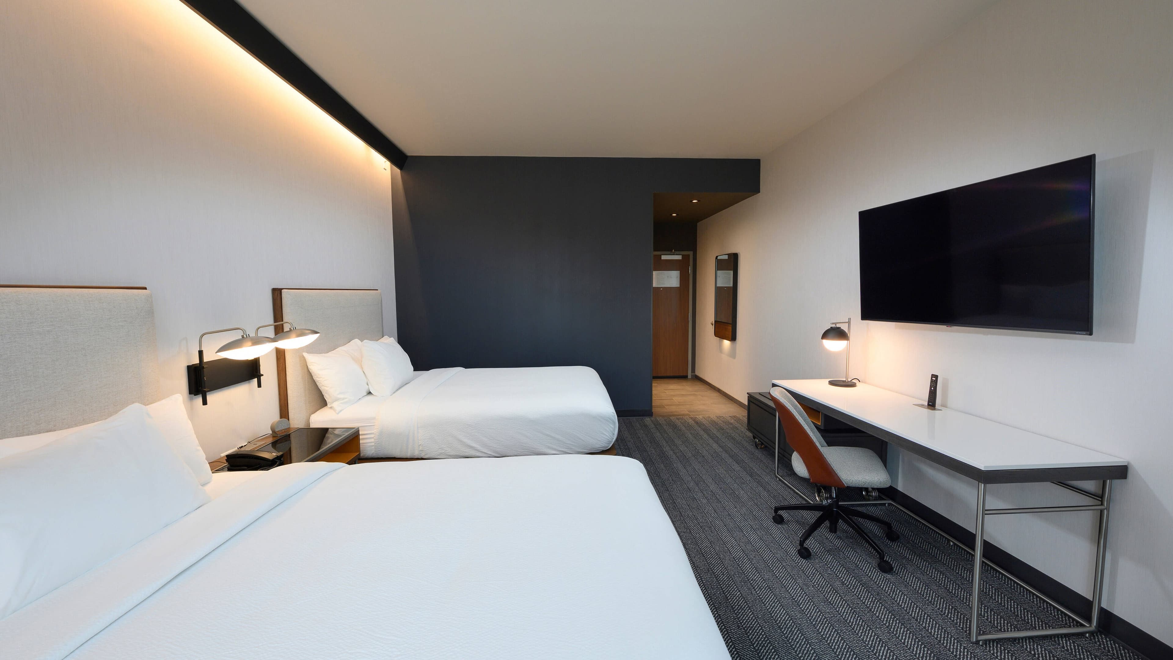 Courtyard Charlotte Waverly - Image 5