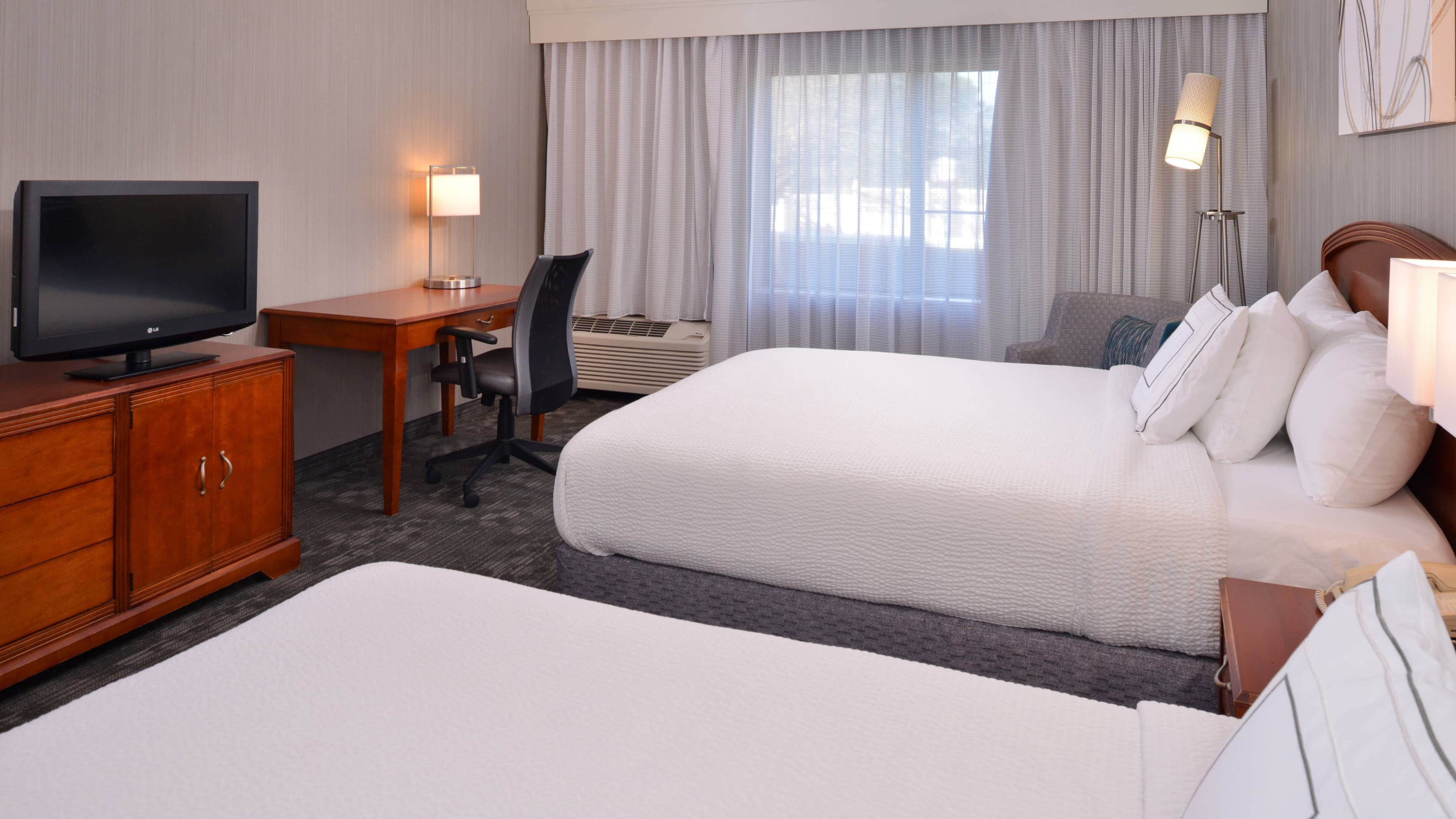 Courtyard Charlotte Gastonia - Image 4