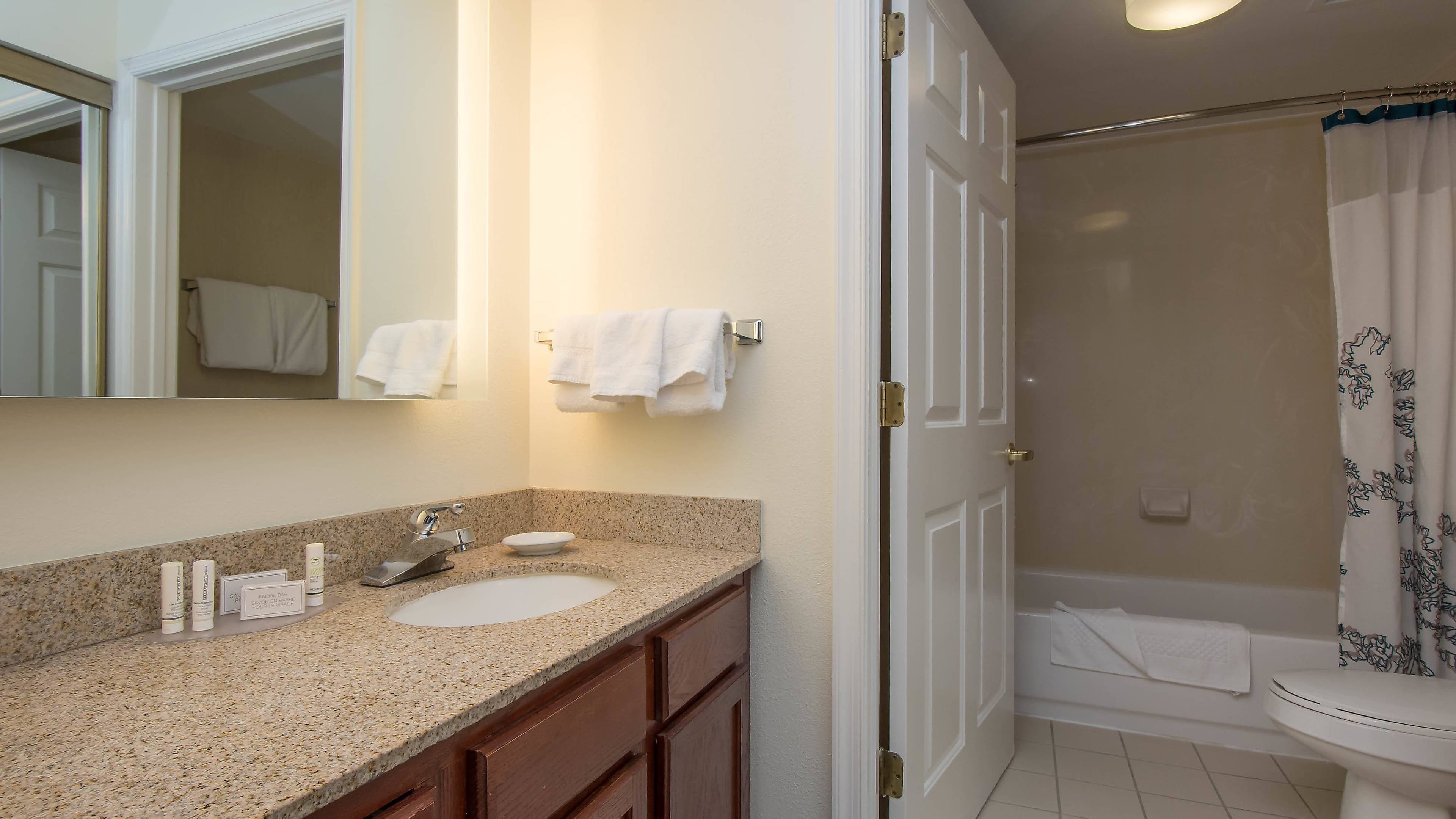 King One Bedroom Suite - Image 5