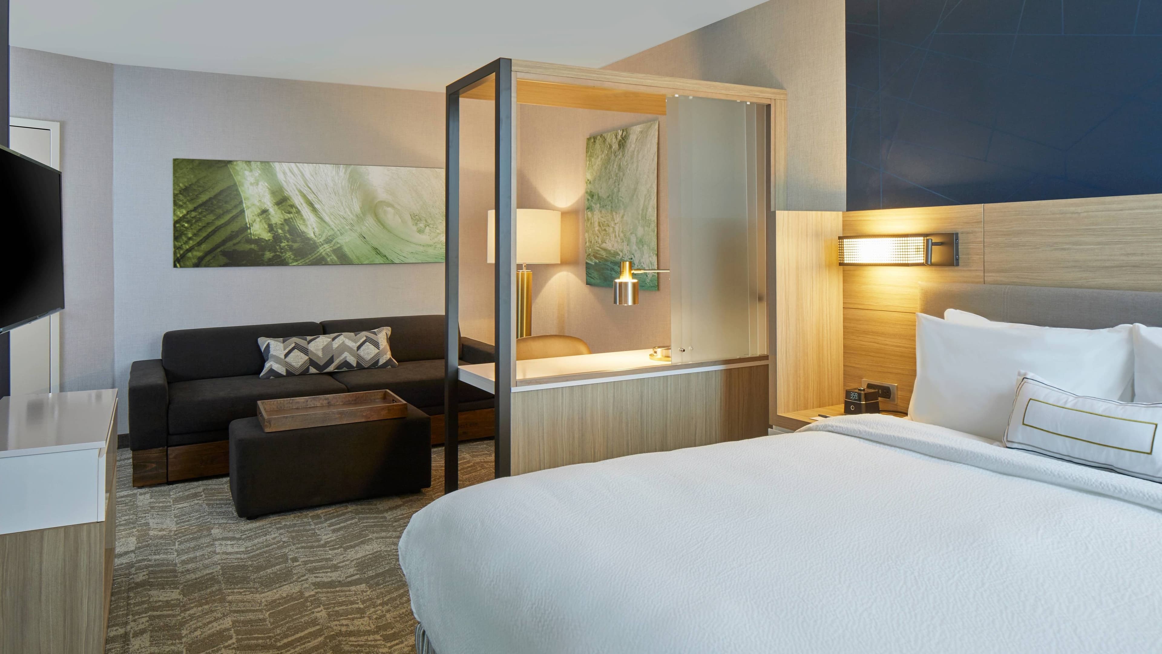 Suite - Image 1