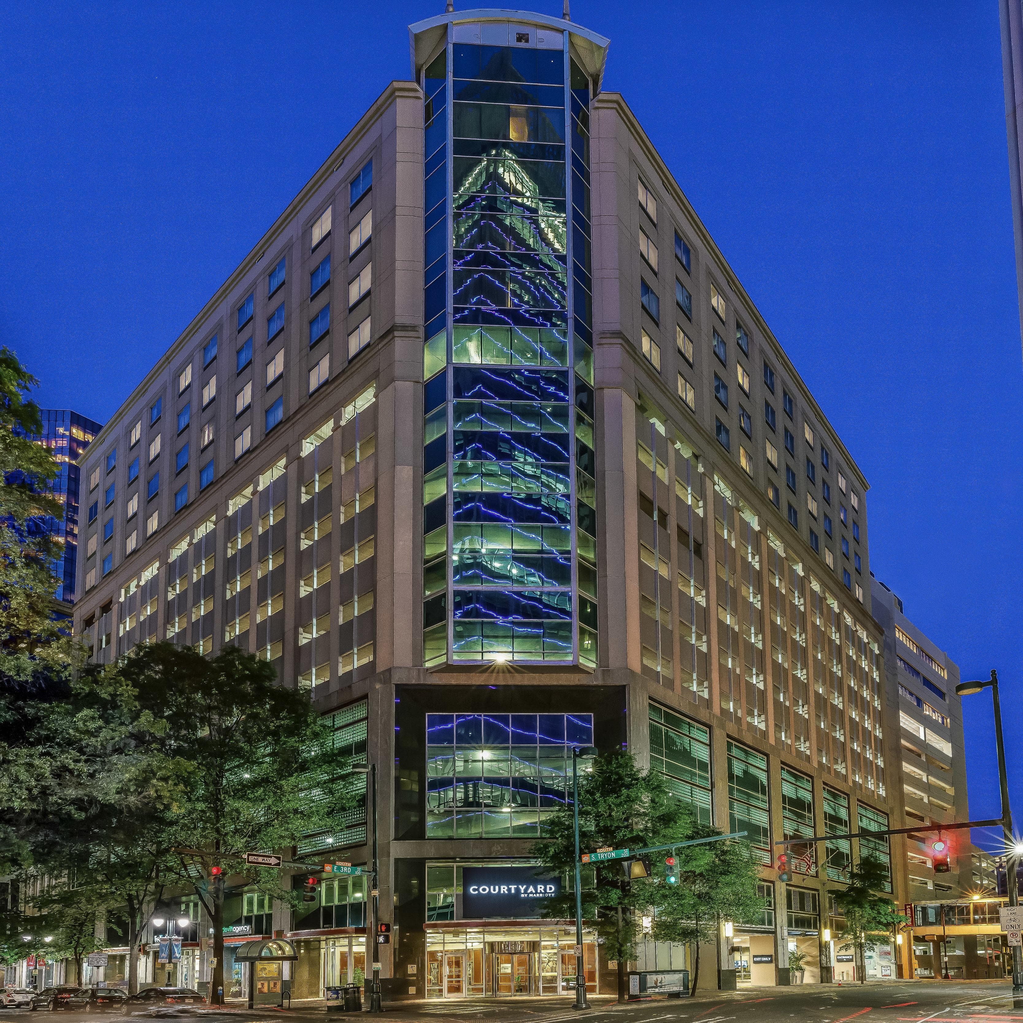 Courtyard Charlotte City Center - Image 1