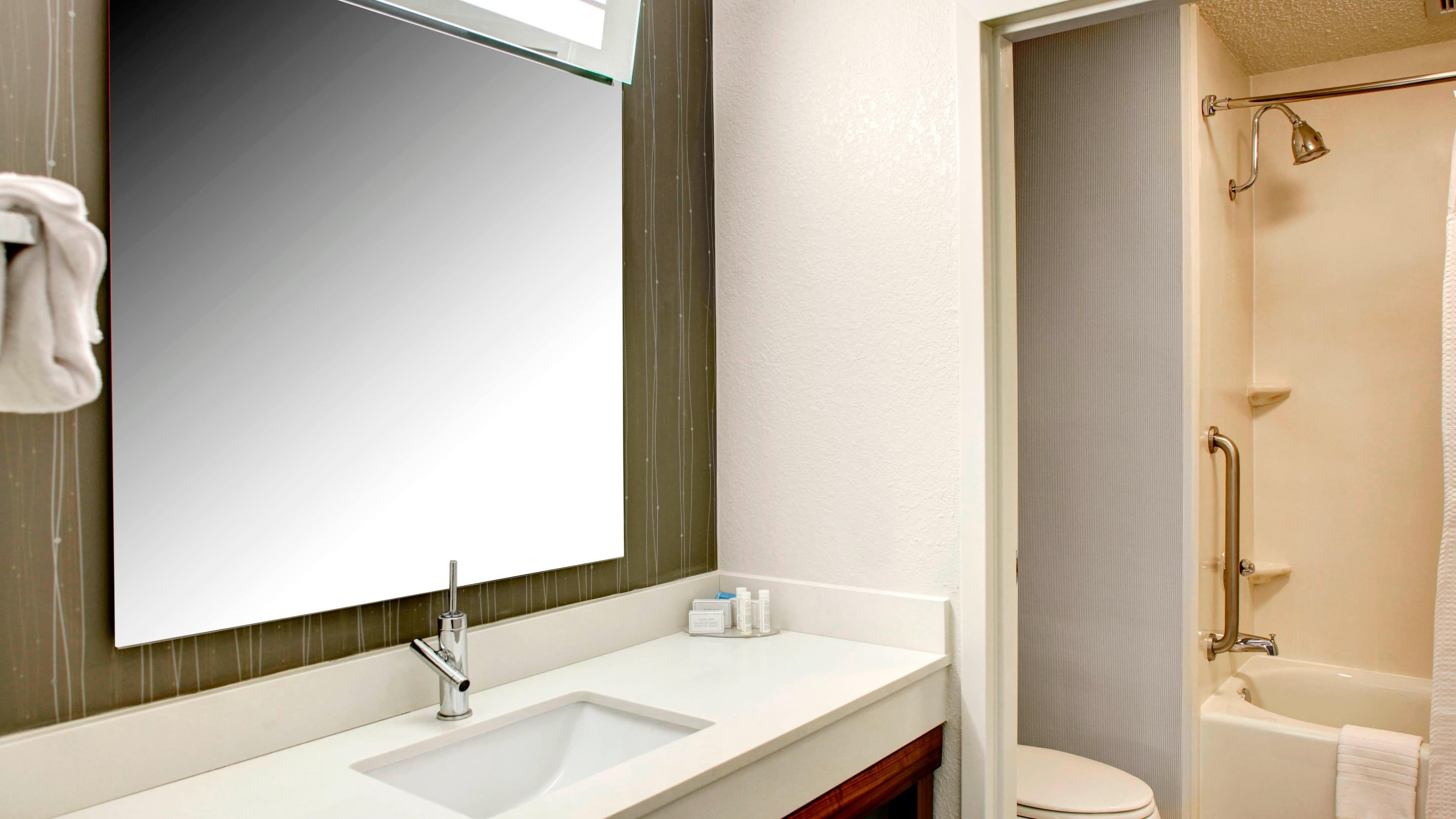 Deluxe Guest room - Image 8