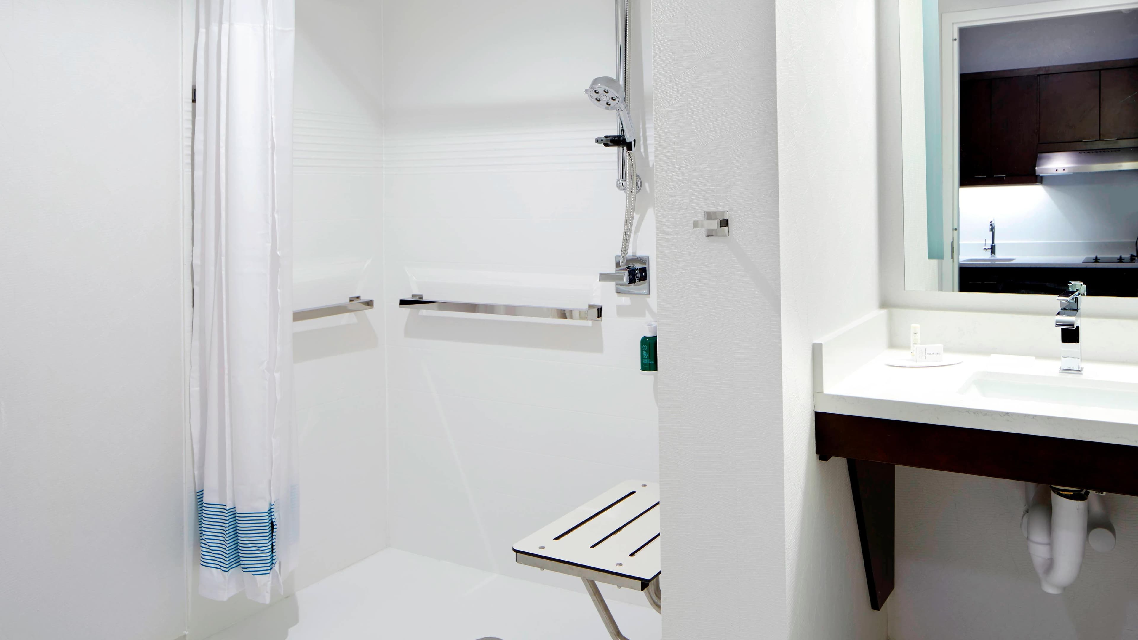 Studio King Suite - Image 9