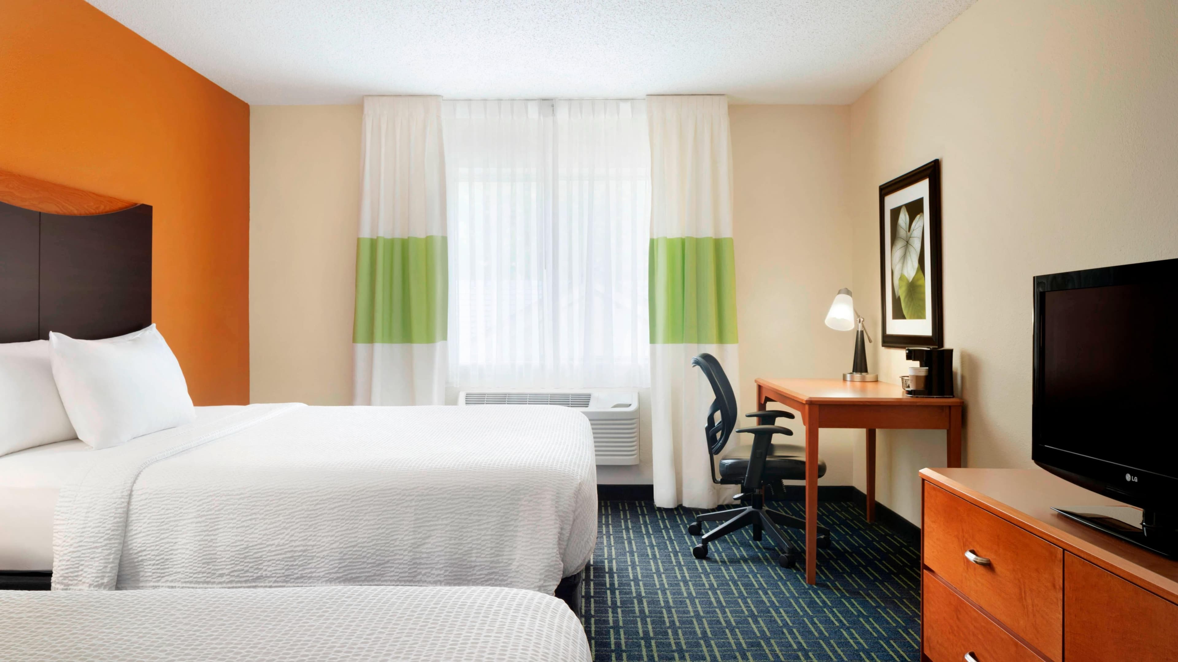 Fairfield Inn & Suites Champaign — 7