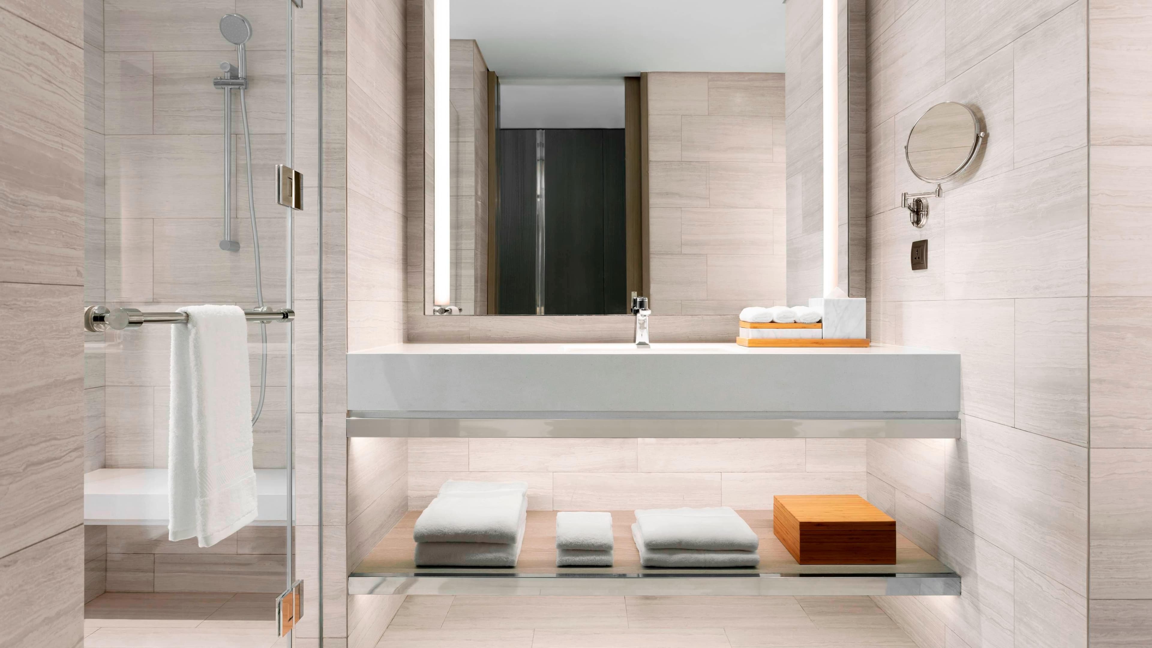 Club Deluxe Room - Image 4