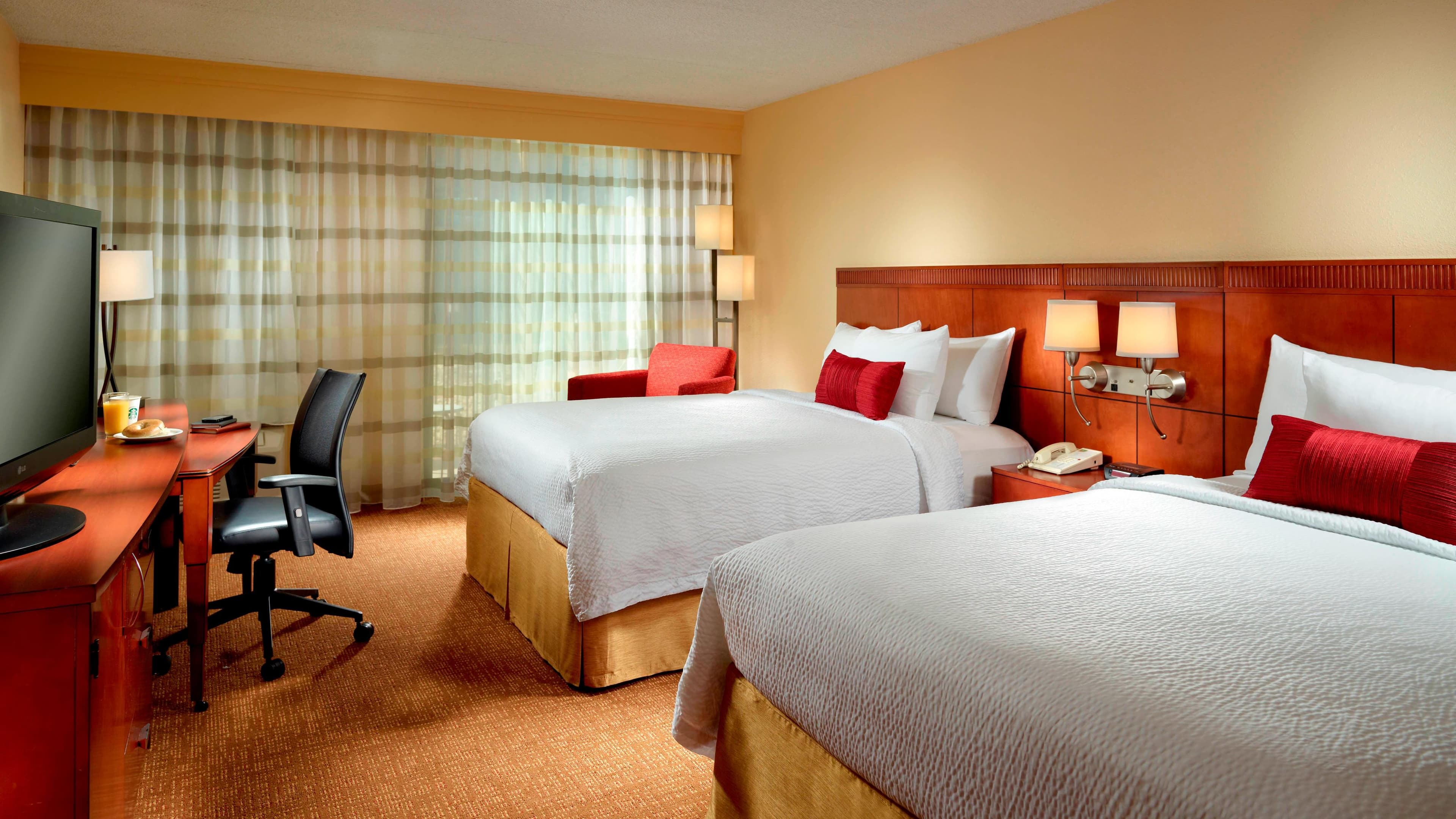 Courtyard Columbus - Image 5