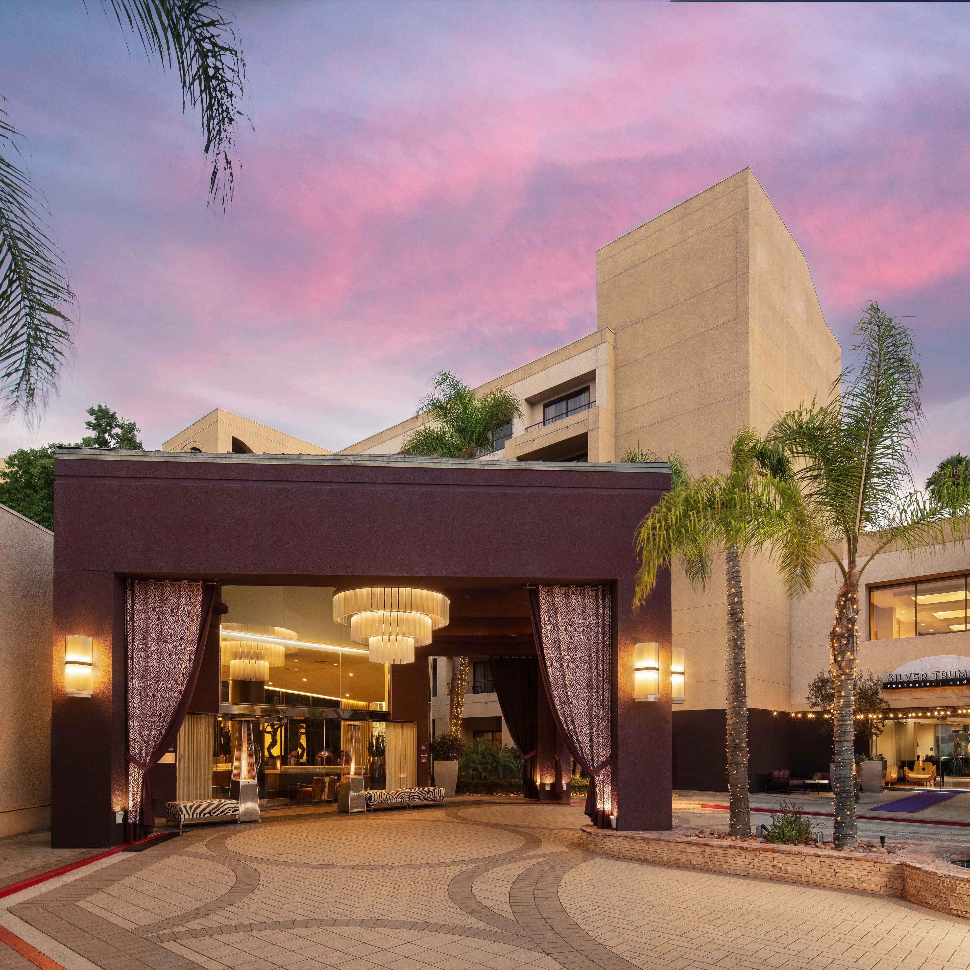 Avenue of the Arts Costa Mesa, a Tribute Portfolio Hotel - Image 1