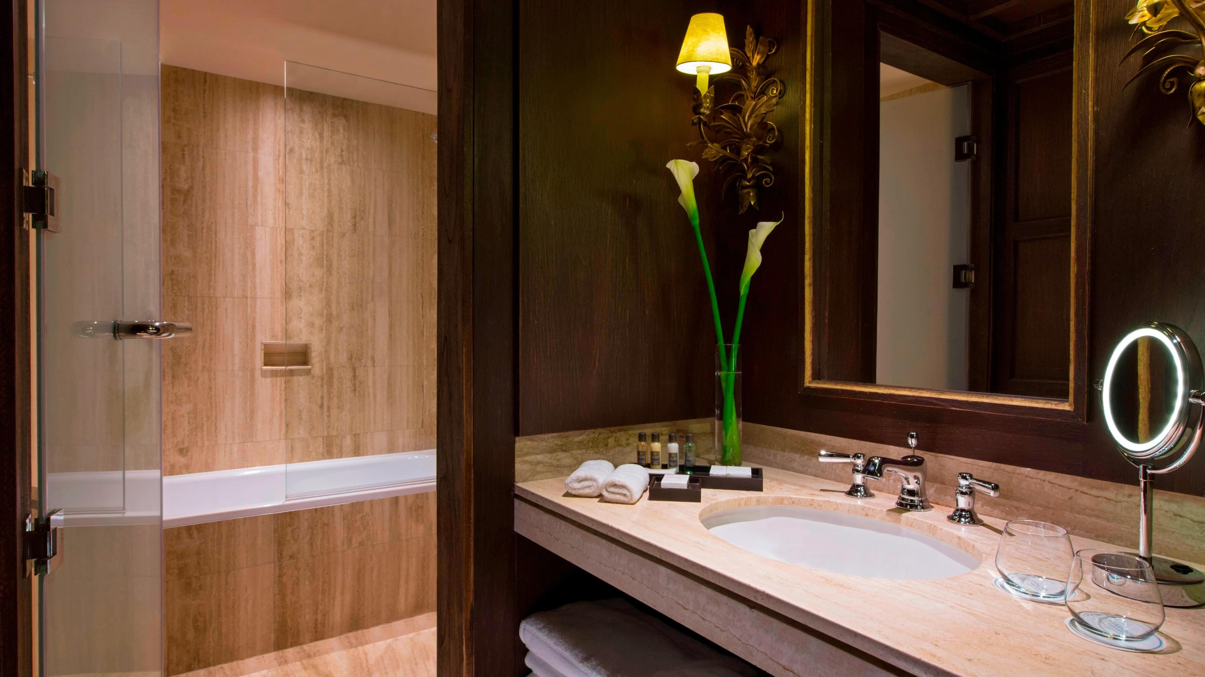 Deluxe Guest room - Image 6