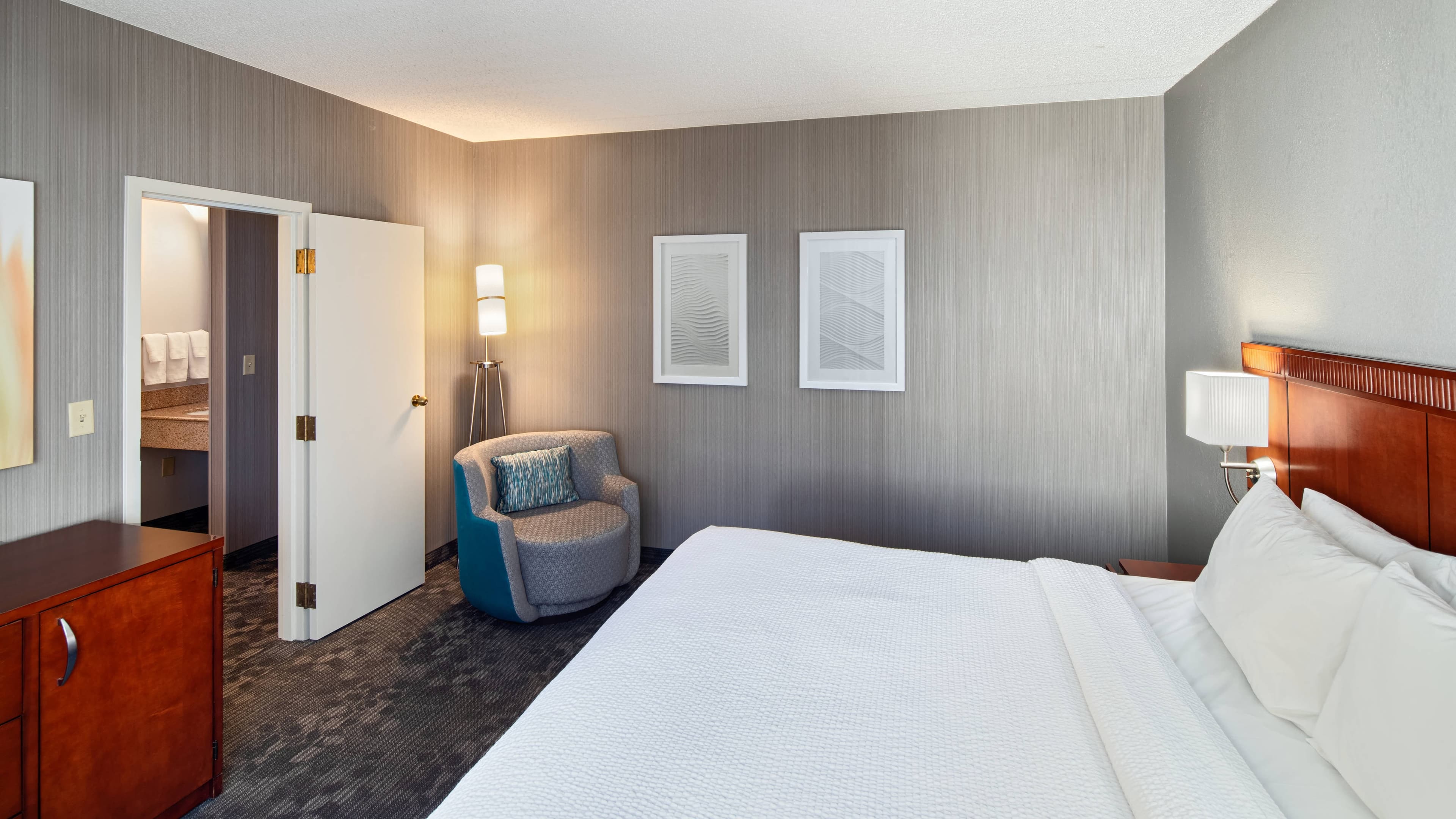 Courtyard Cincinnati Blue Ash — 11