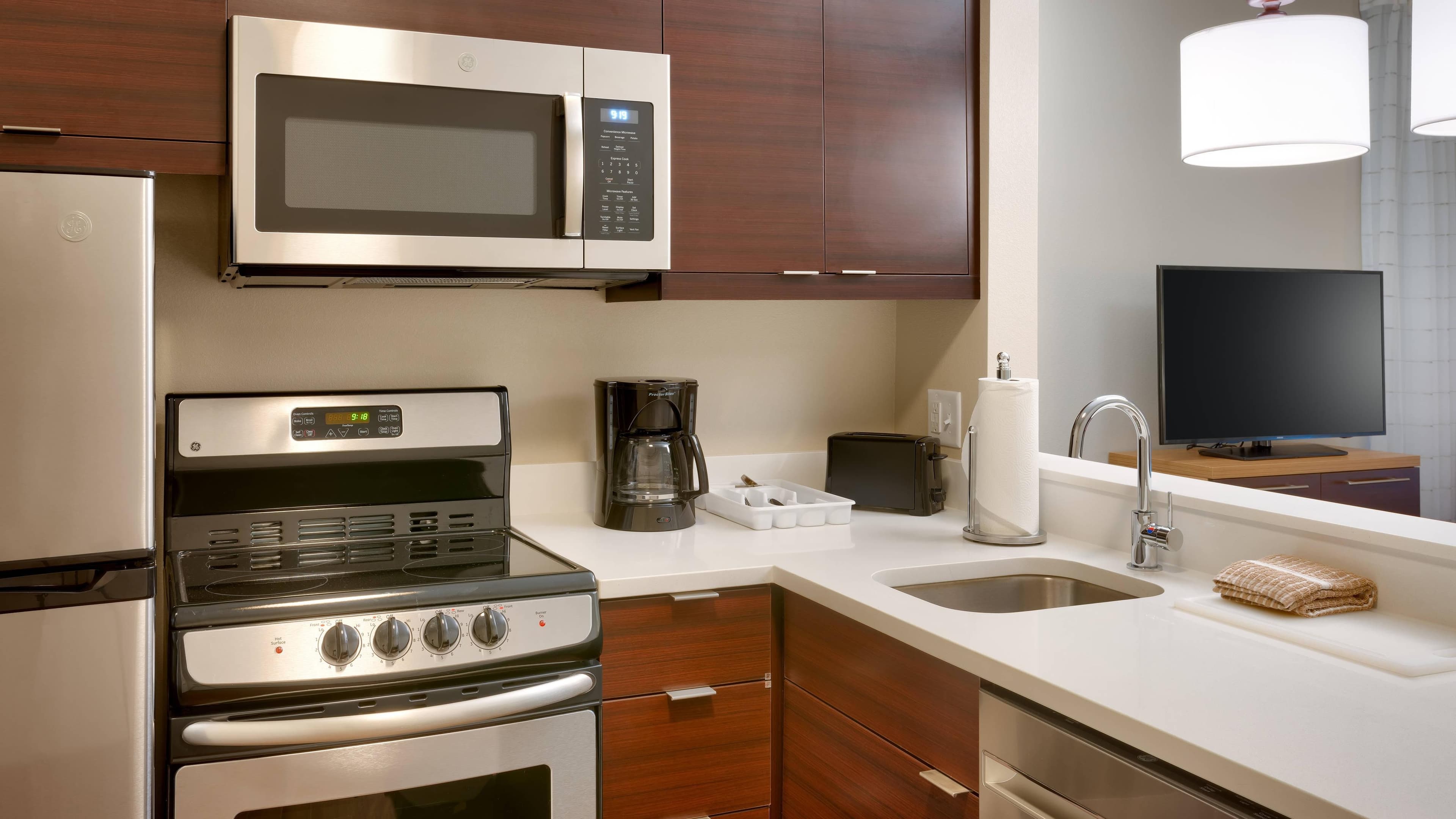 2 Bedroom Suite - Image 2