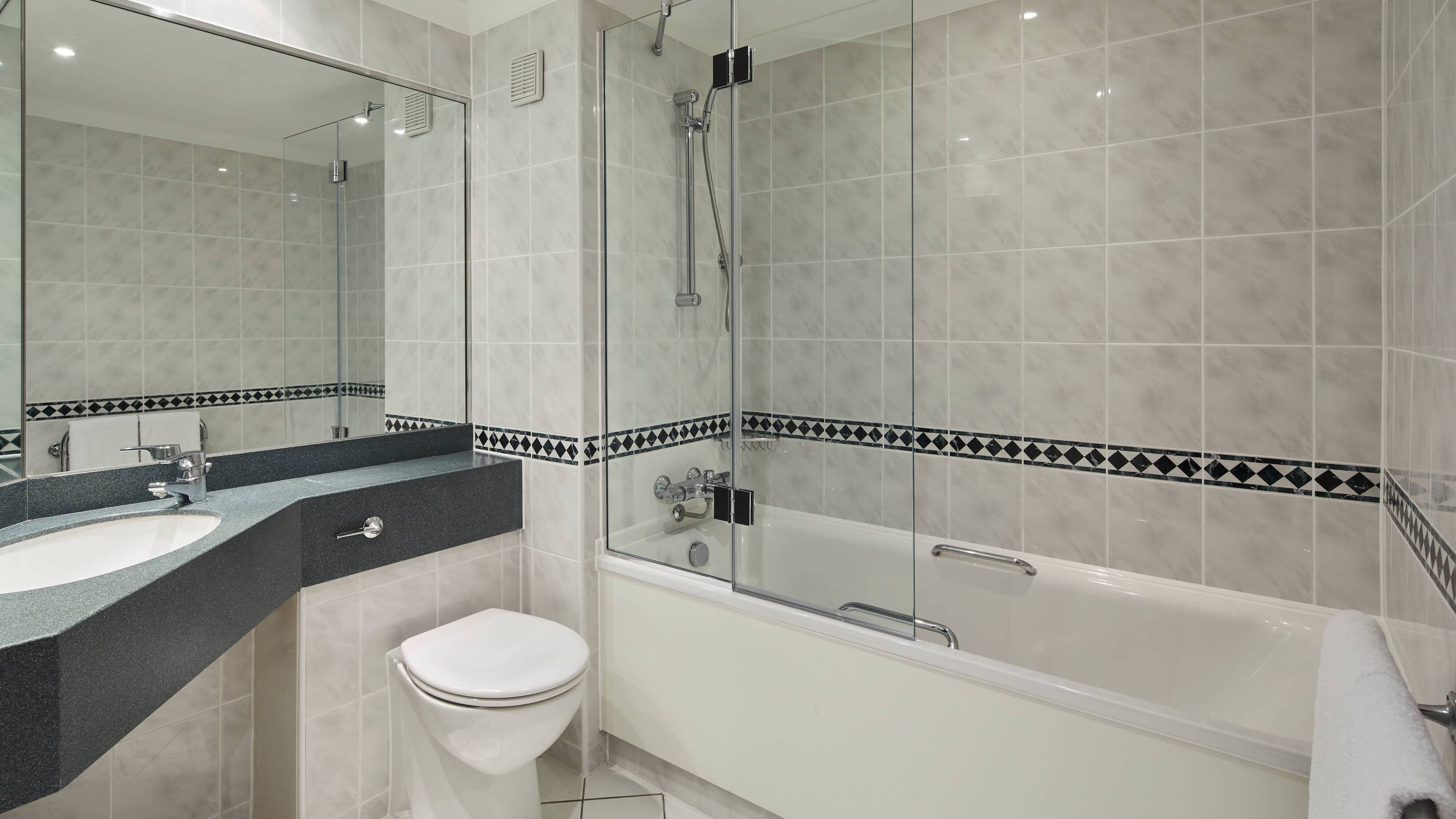 Cardiff Marriott Hotel - Image 5