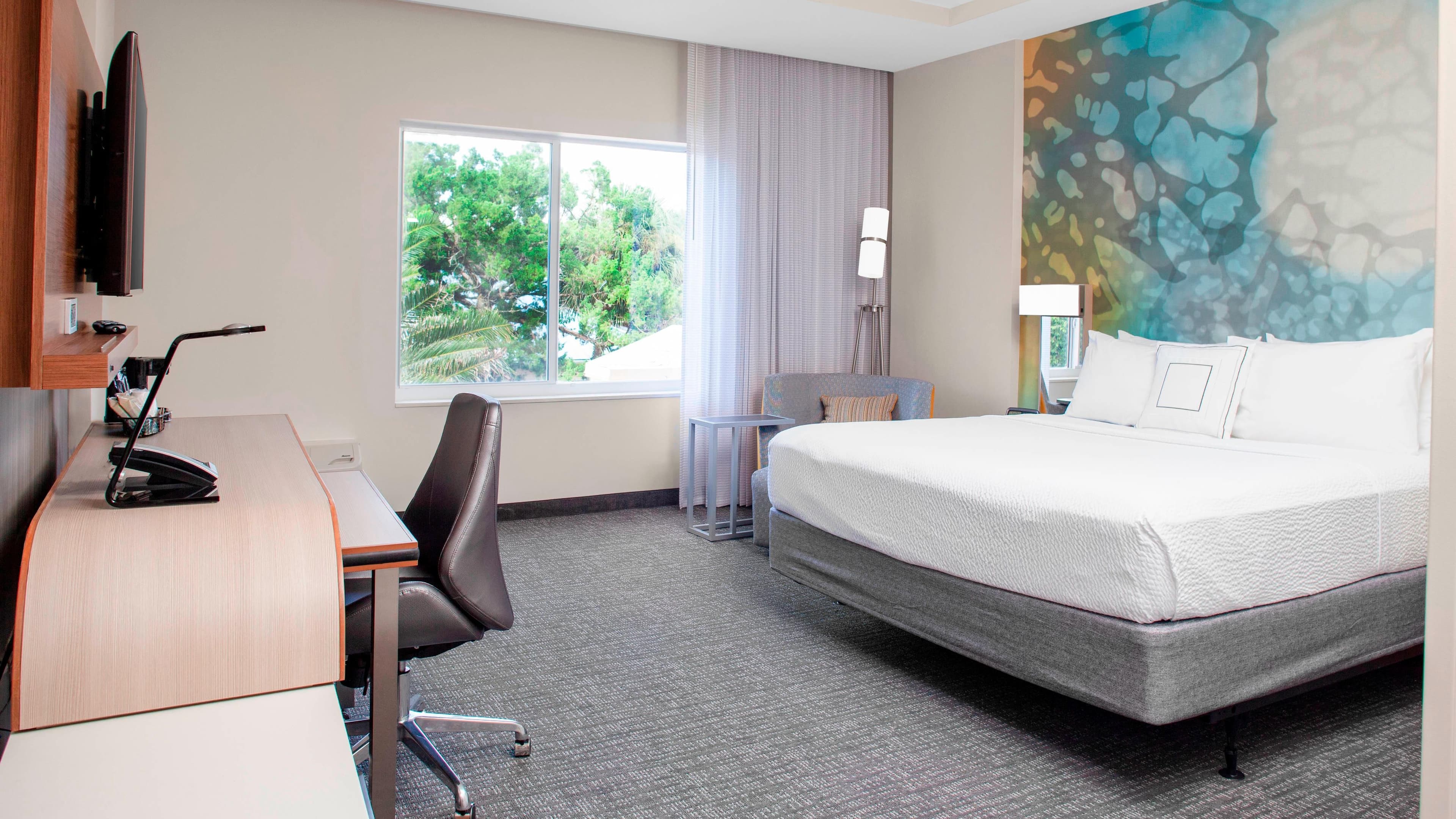 Holiday Inn Express & Suites Deland South - Image 3