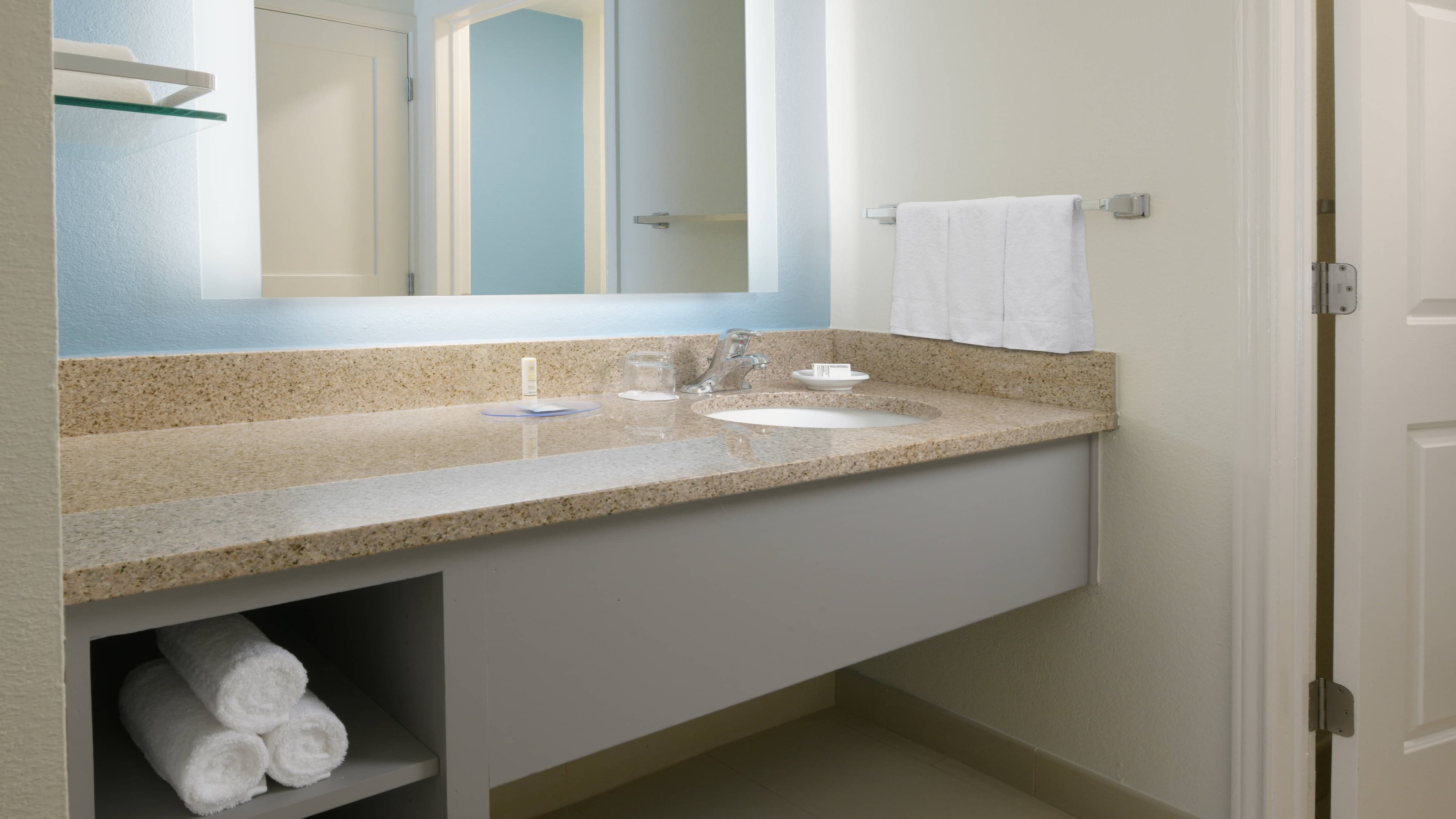 1 Bedroom Suite - Image 4