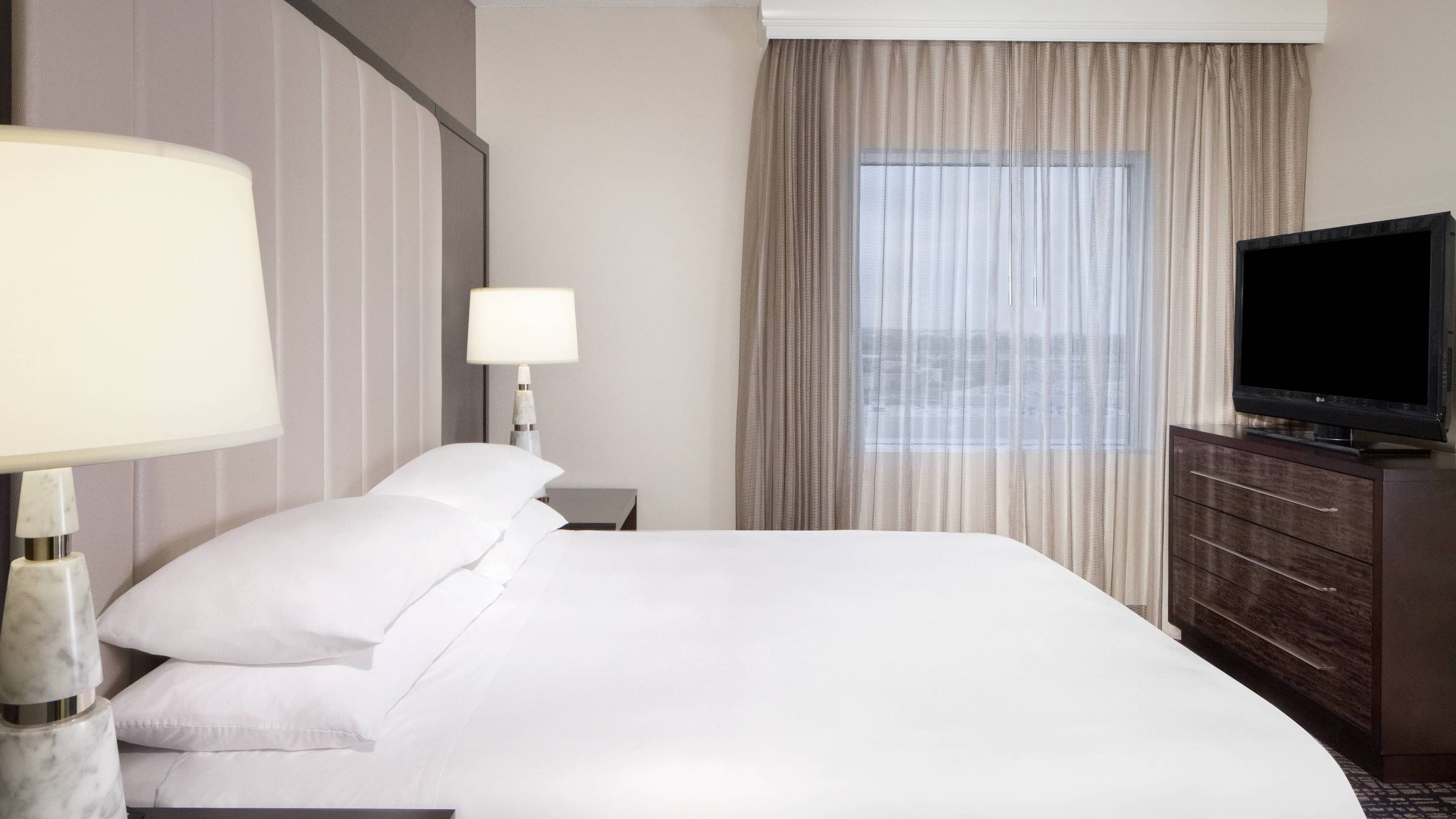 Crowne Plaza Dallas Market Ctr - Love Field — 11