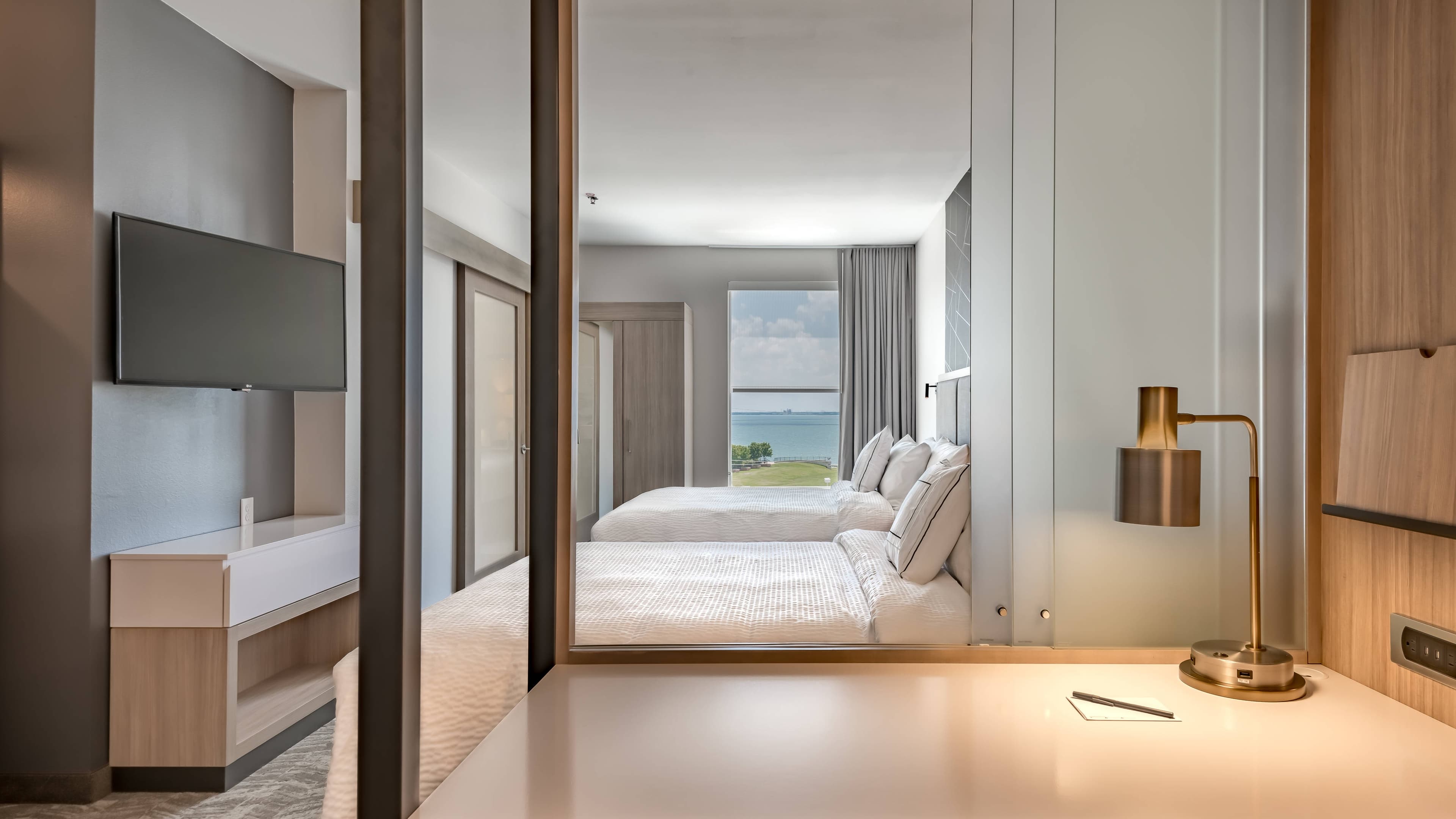 Suite - Image 1