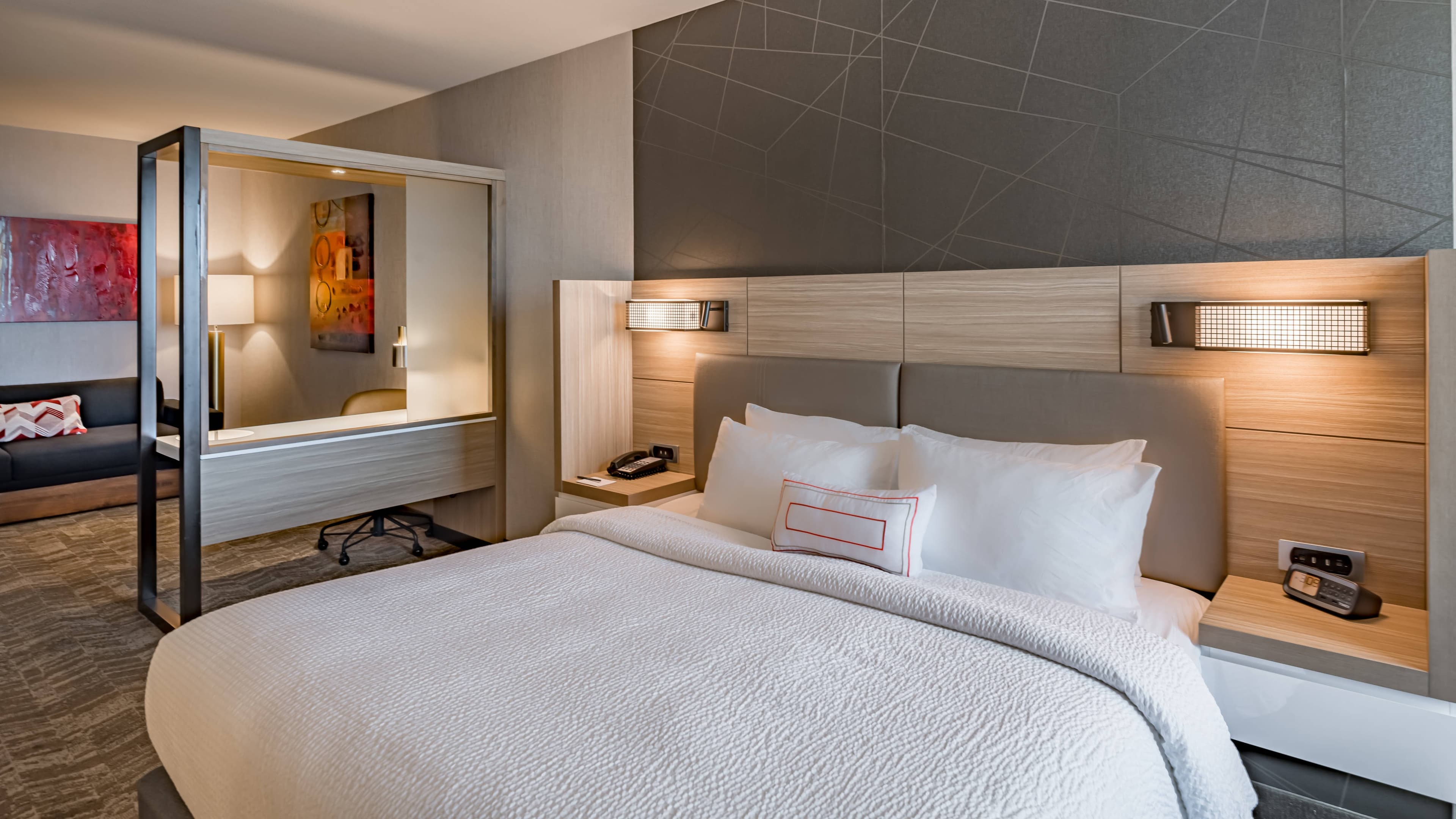 Suite - Image 1