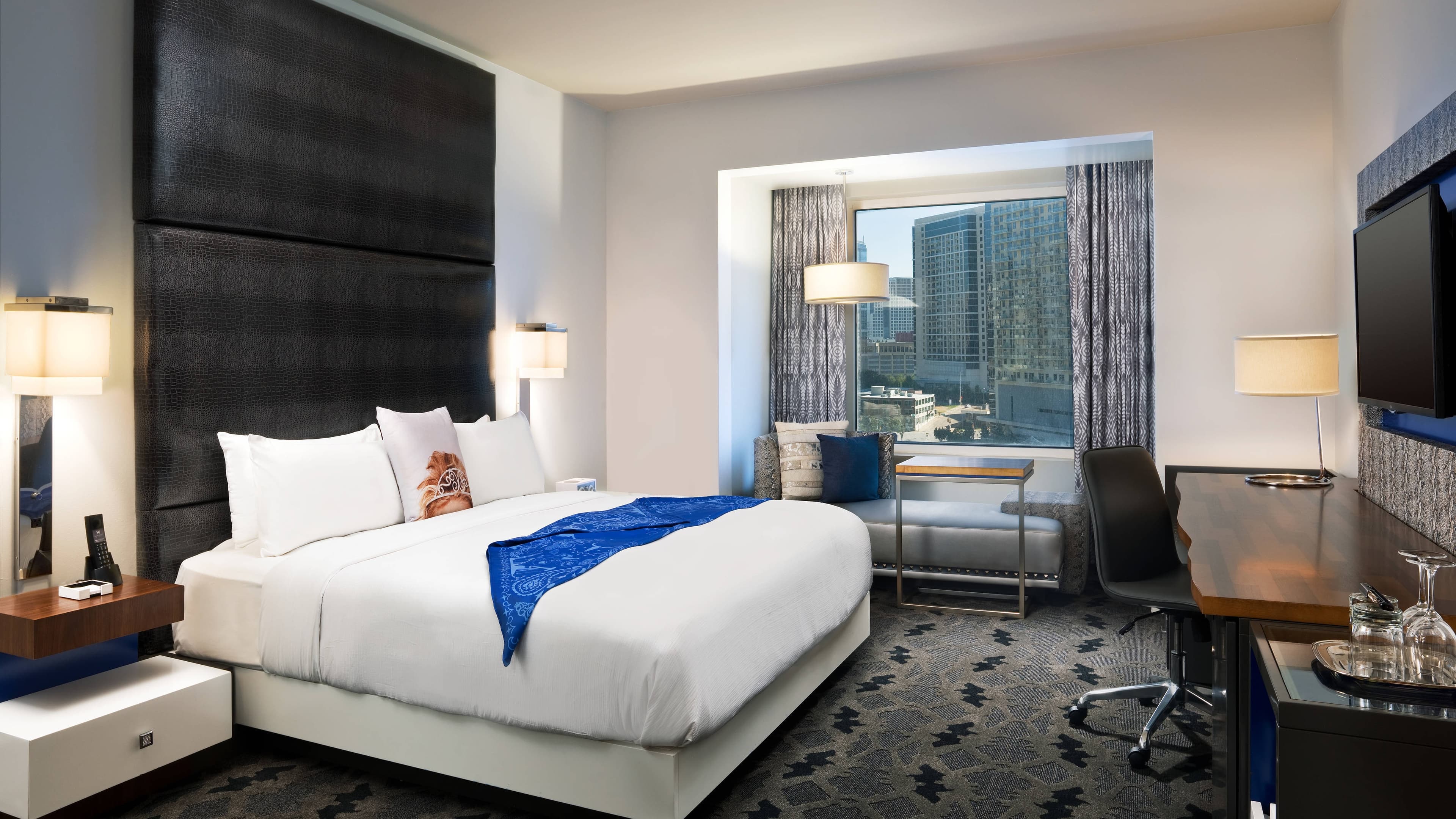 W Dallas - Image 4