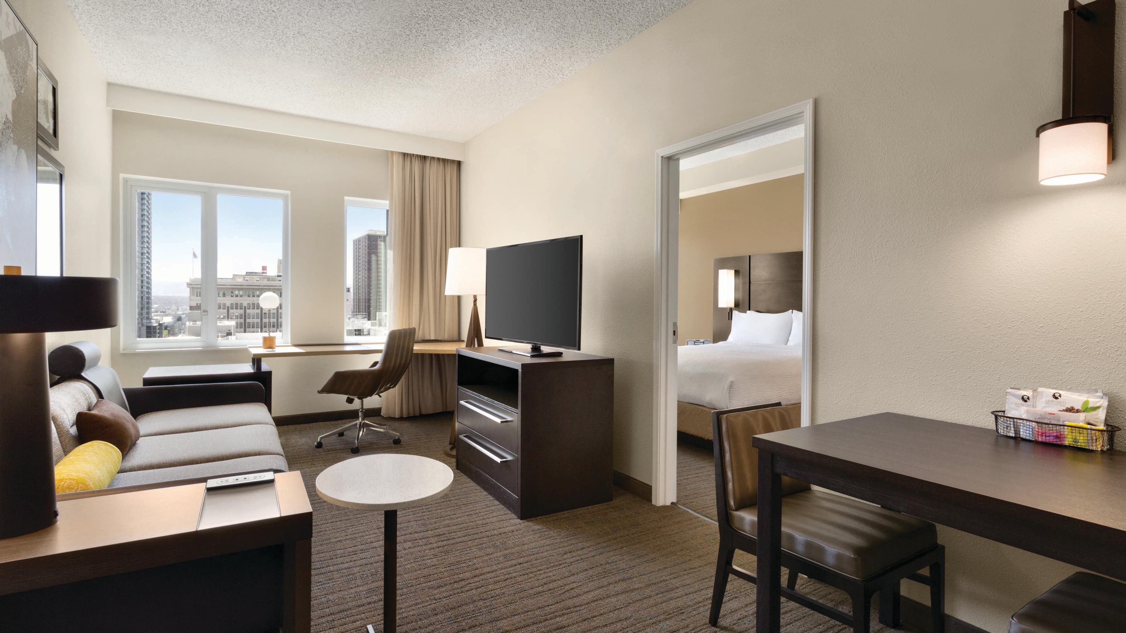 Queen One Bedroom Suite - Image 3