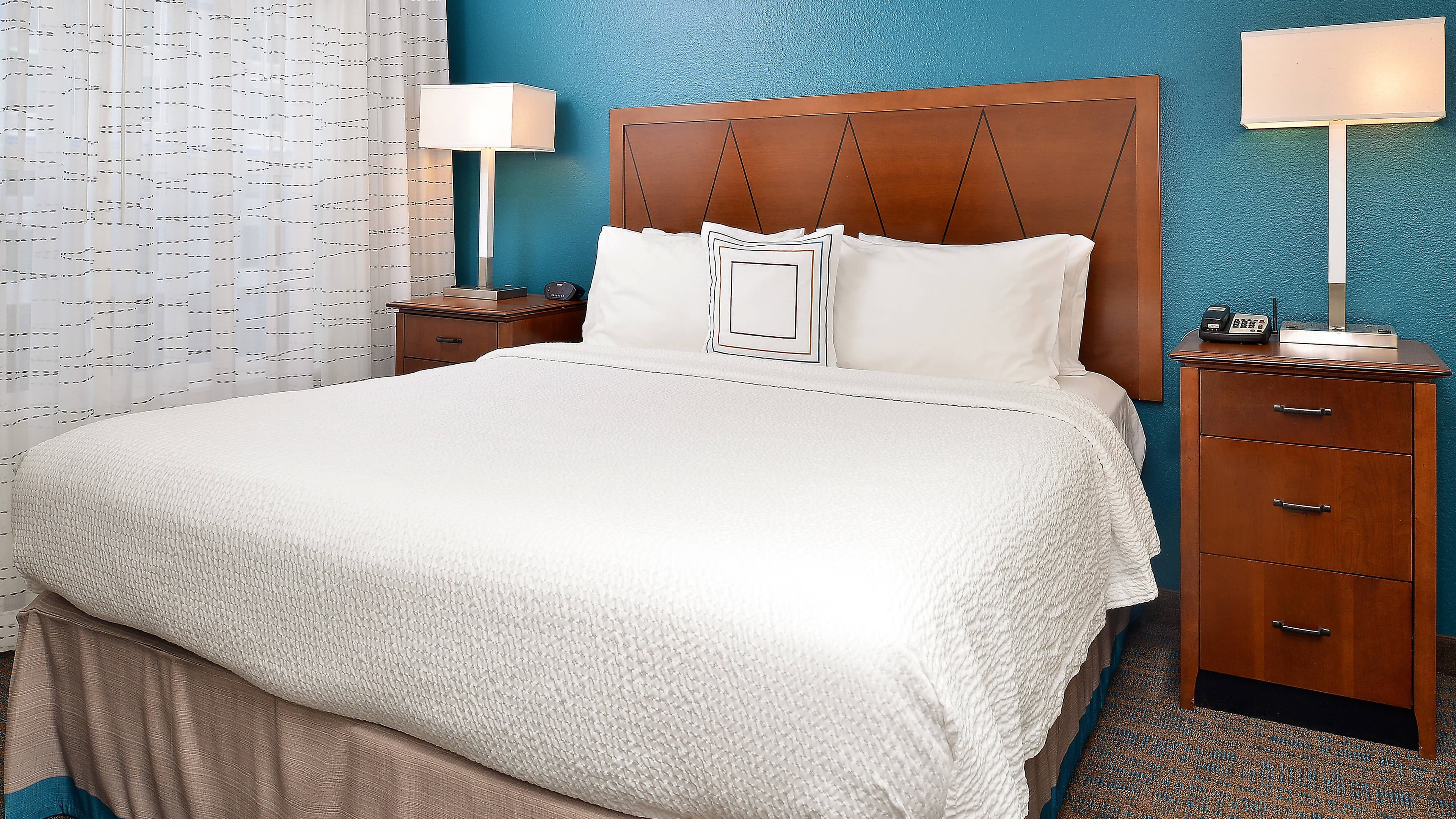 1 Bedroom Queen Suite - Image 1