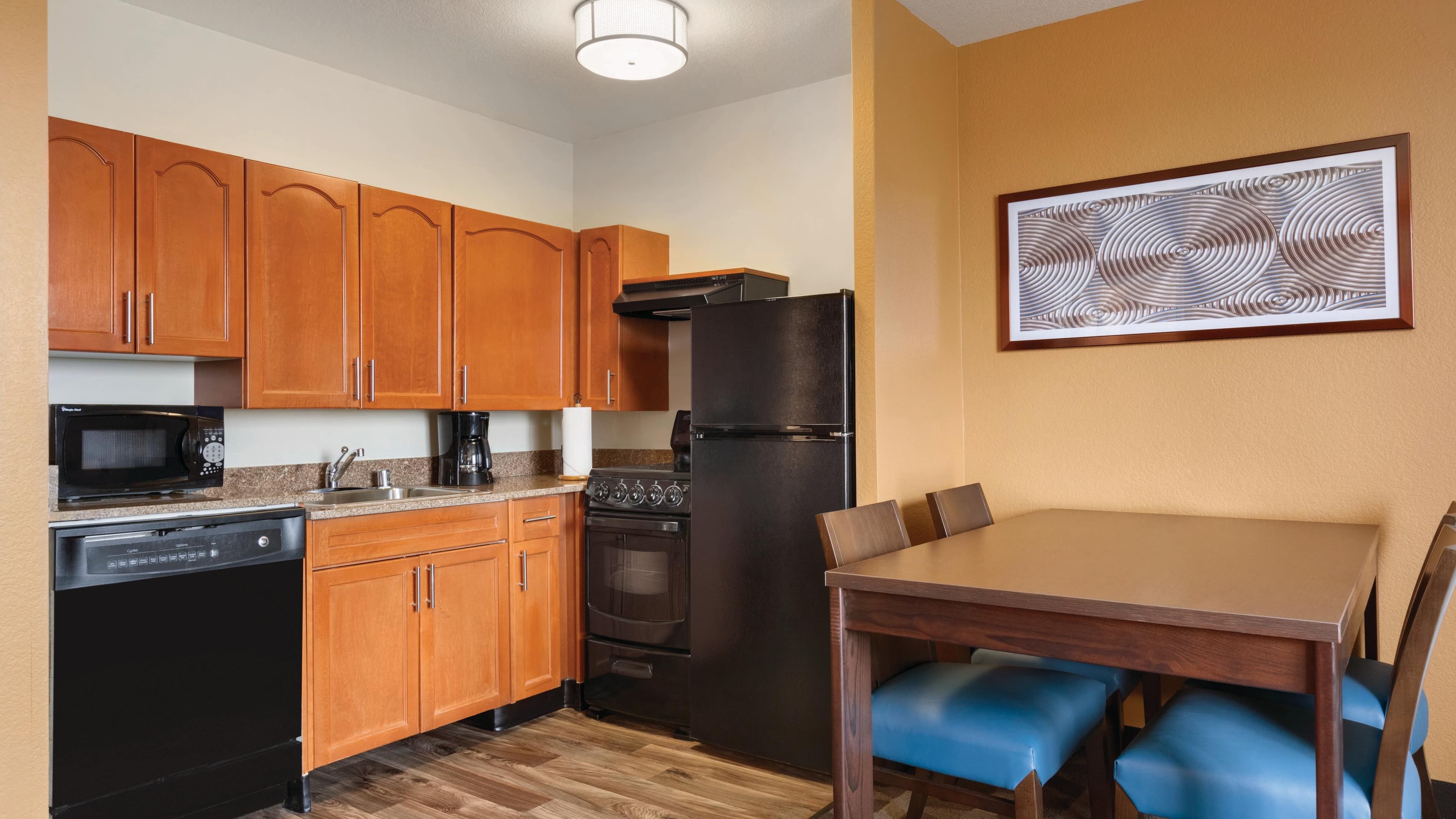 1 Bedroom Suite - Image 5