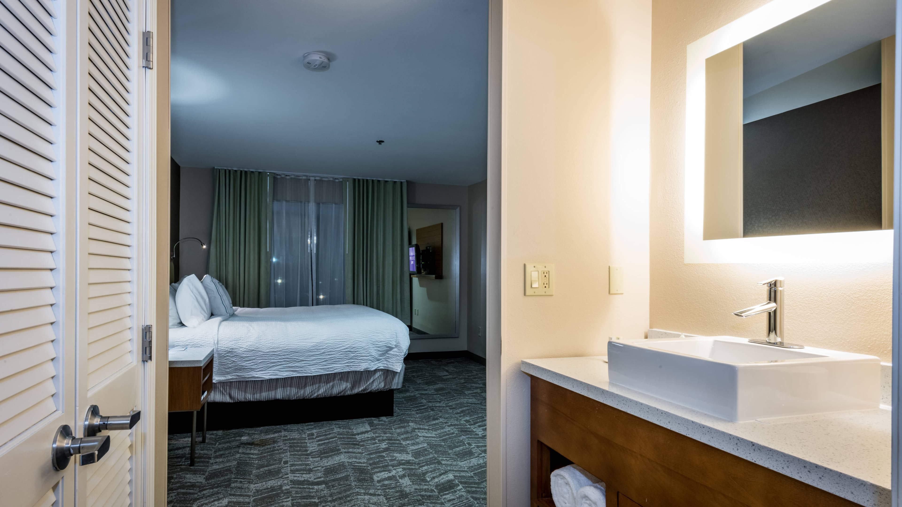 SpringHill Suites Denton - Image 4