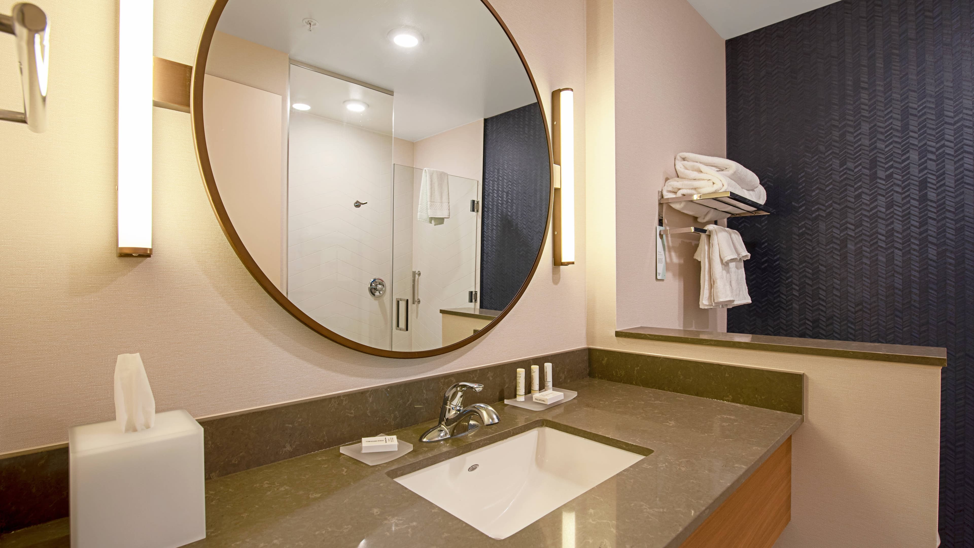 Fairfield Inn & Suites Duluth Waterfront - Image 3