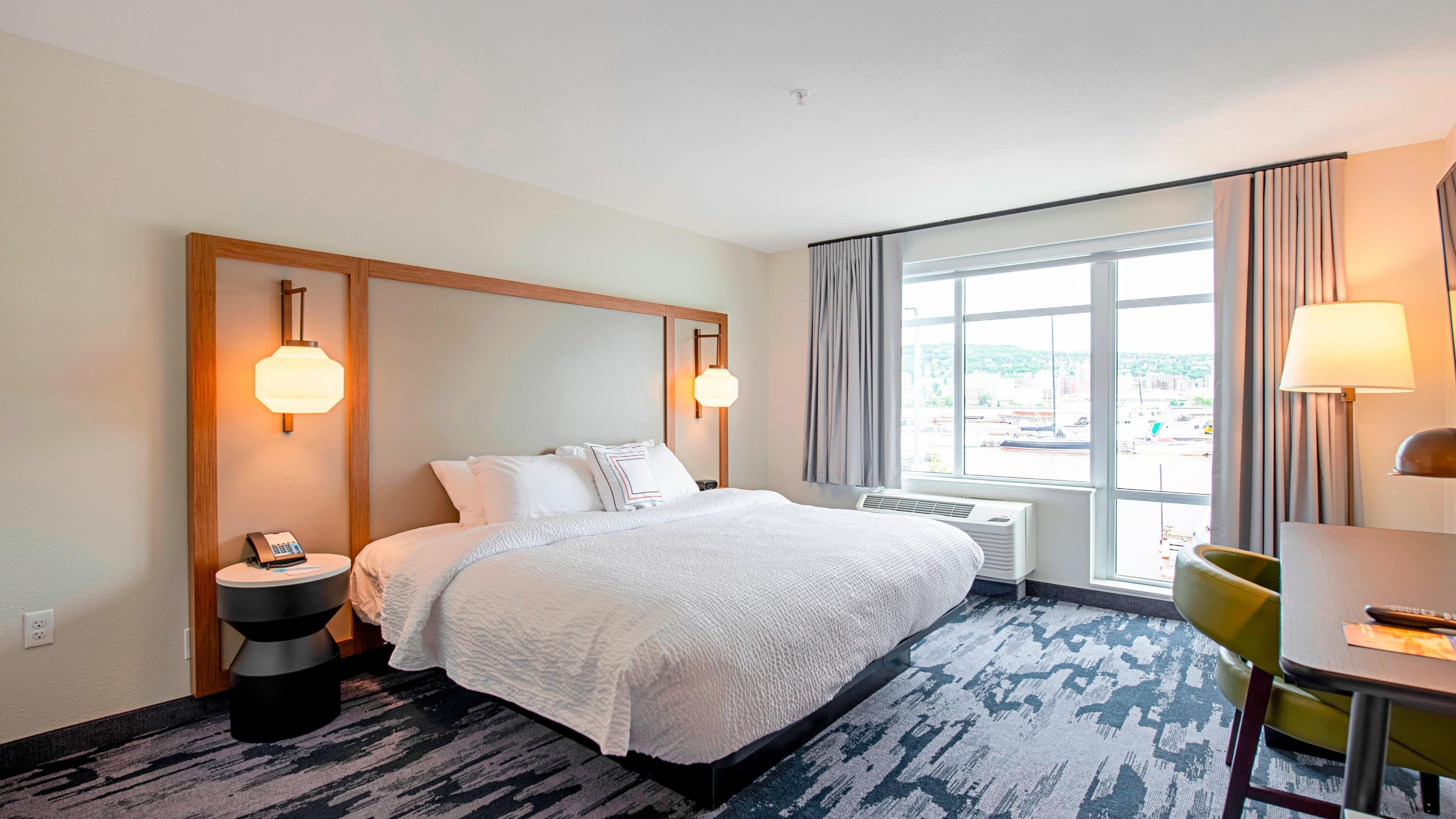 Fairfield Inn & Suites Duluth Waterfront - Image 2