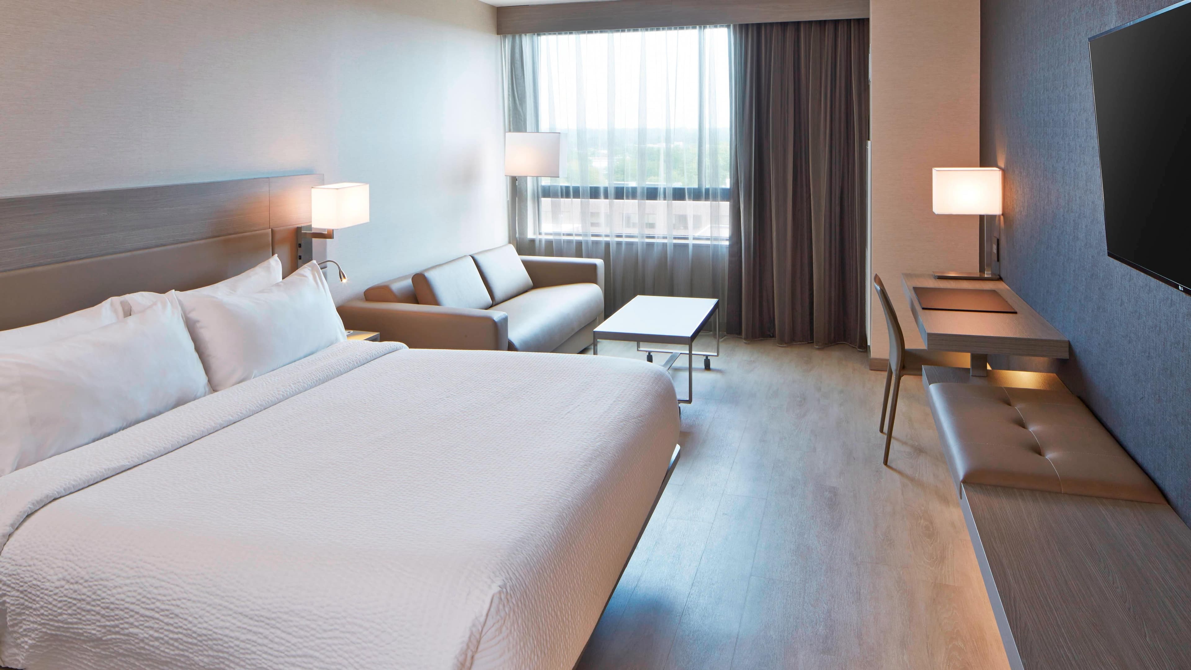 AC Hotel Des Moines East Village - Image 2