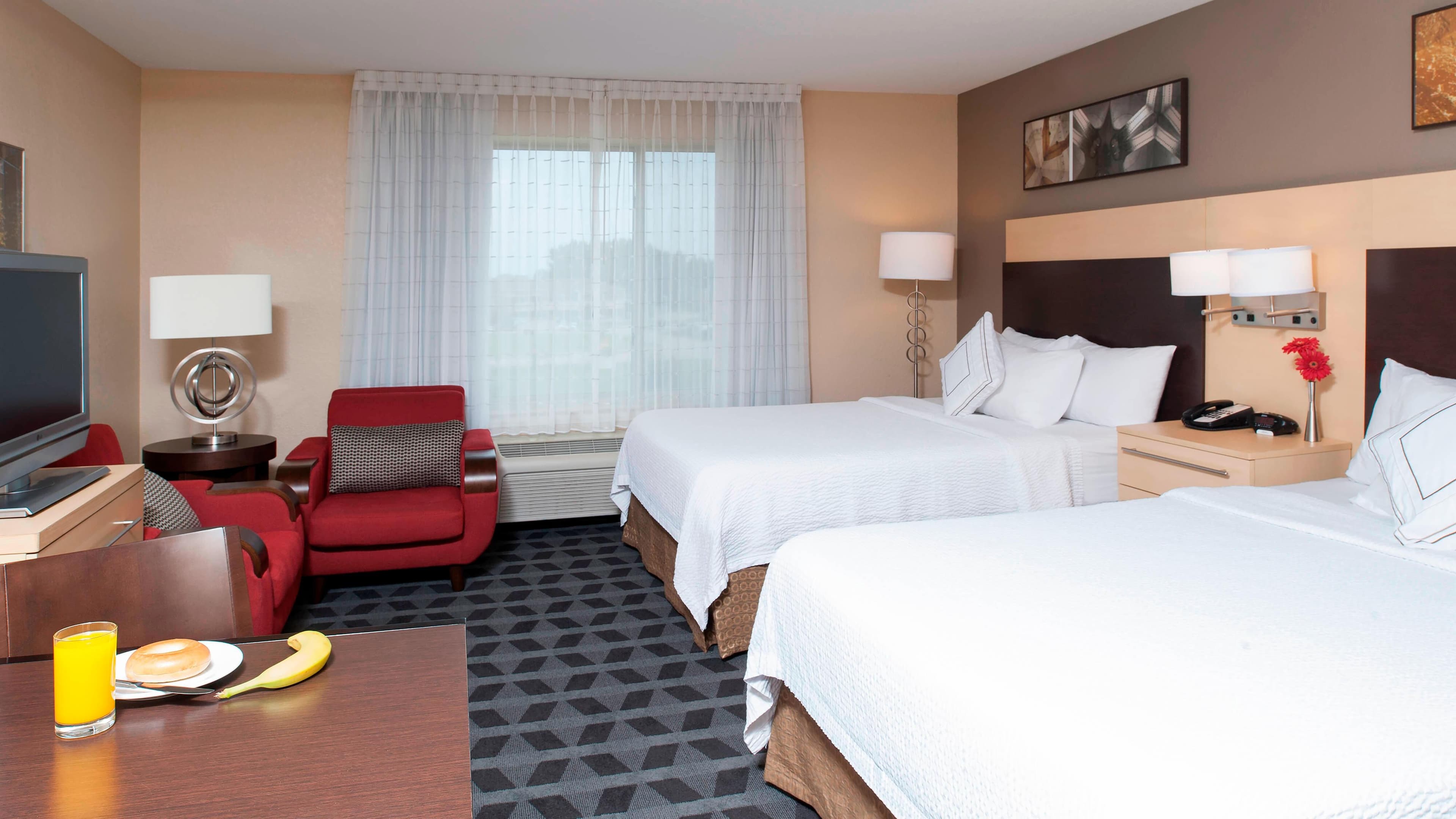 TownePlace Suites Des Moines Urbandale - Image 4