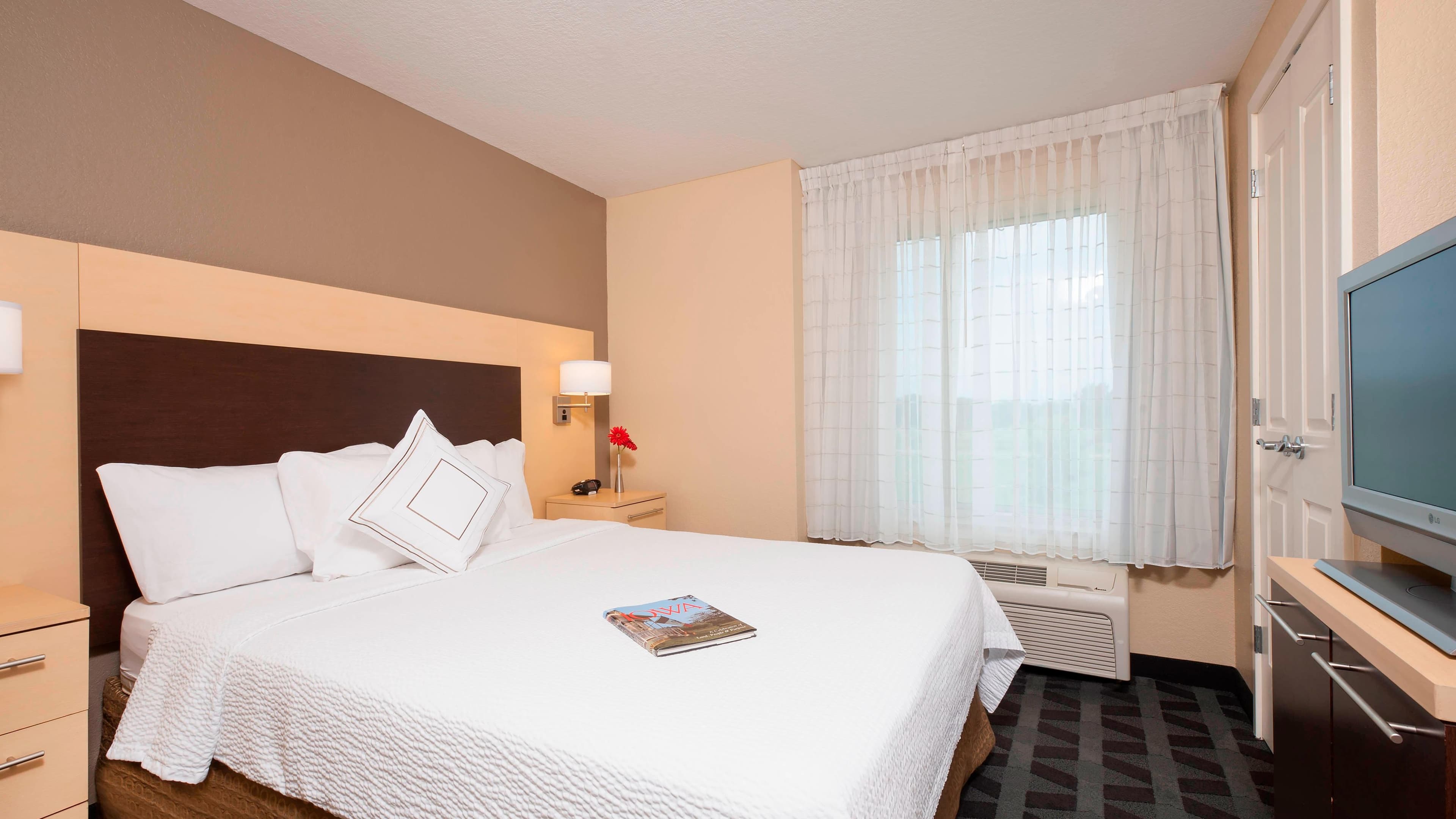 TownePlace Suites Des Moines Urbandale - Image 3