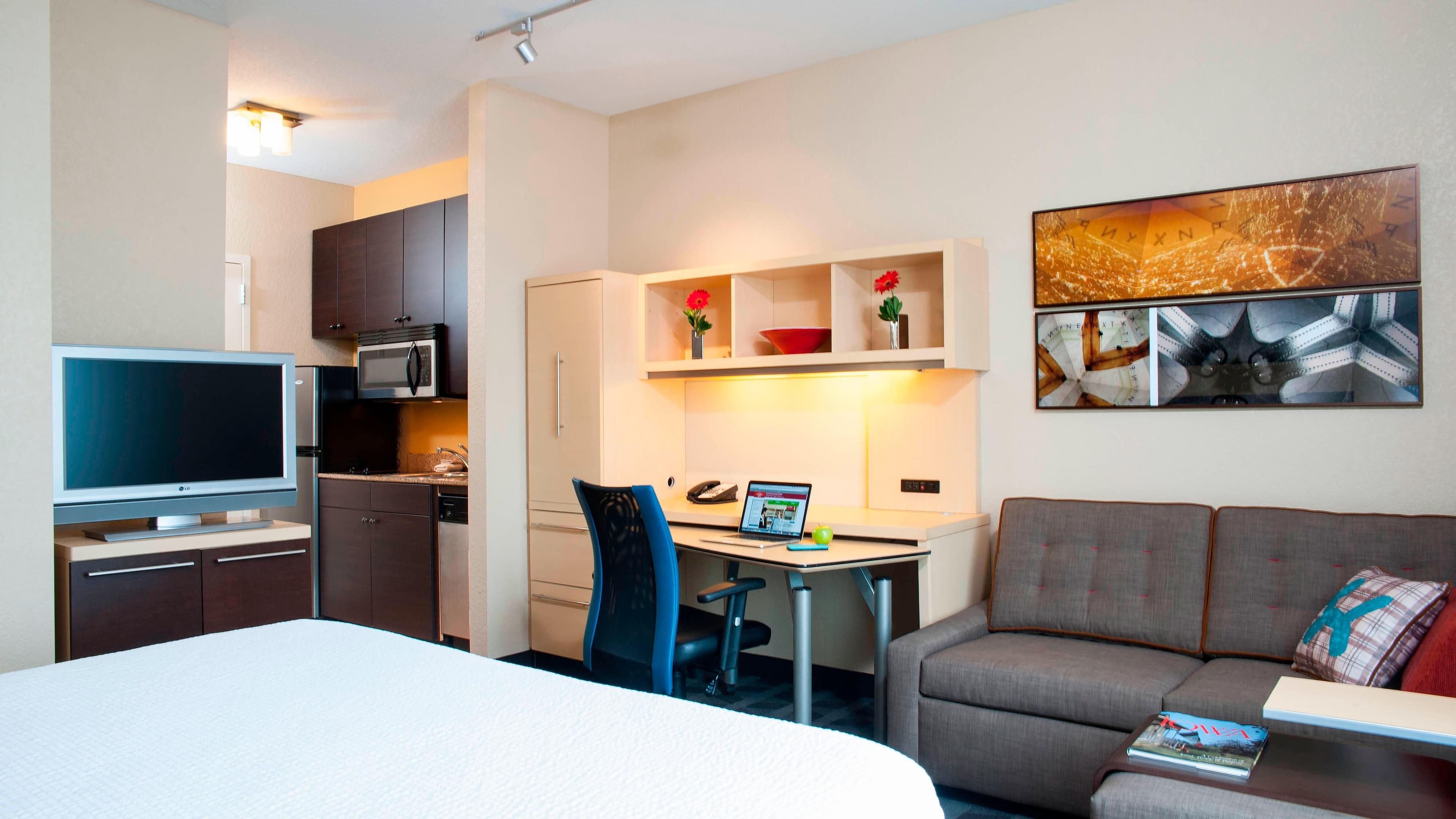 TownePlace Suites Des Moines Urbandale - Image 2